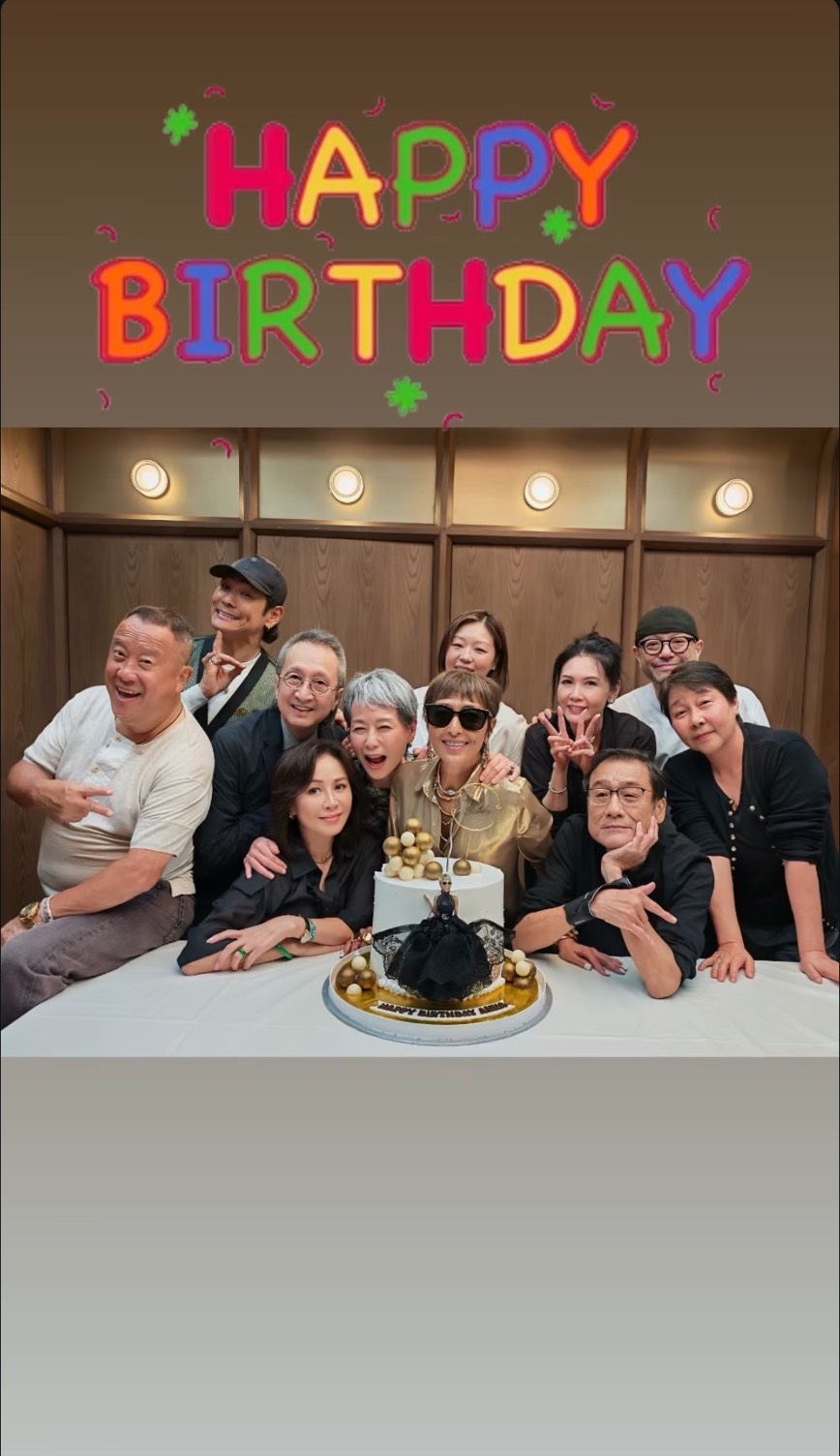 上山詩鈉62歲生日眾星雲集，劉嘉玲、邱淑貞、梁家輝、曾志偉等好友到場為她慶生。（翻攝annaboop IG）