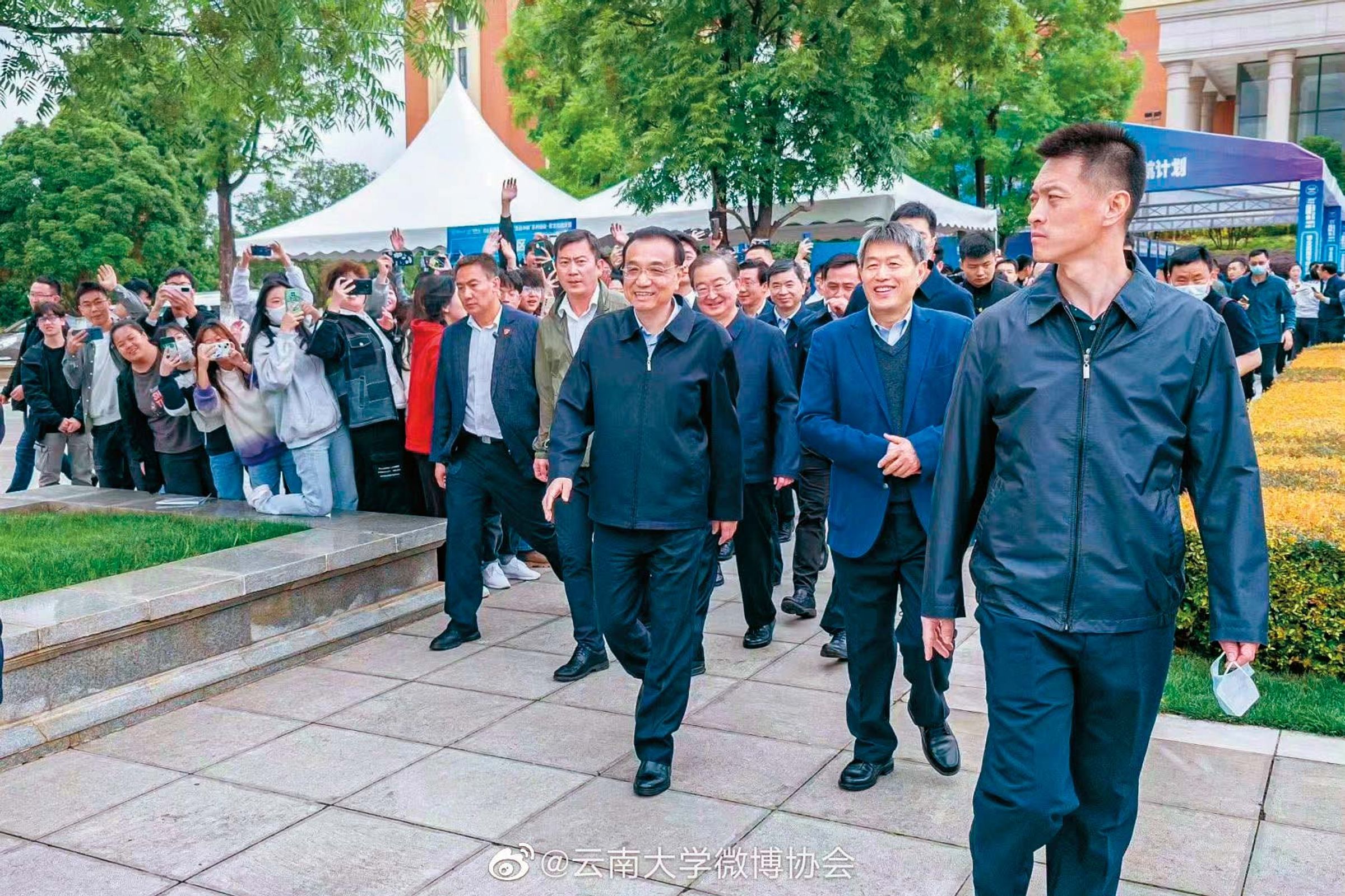 中共前國務院總理李克強因心臟病突發病逝,中國官方對其悼念形式極為謹慎。(翻攝微博)