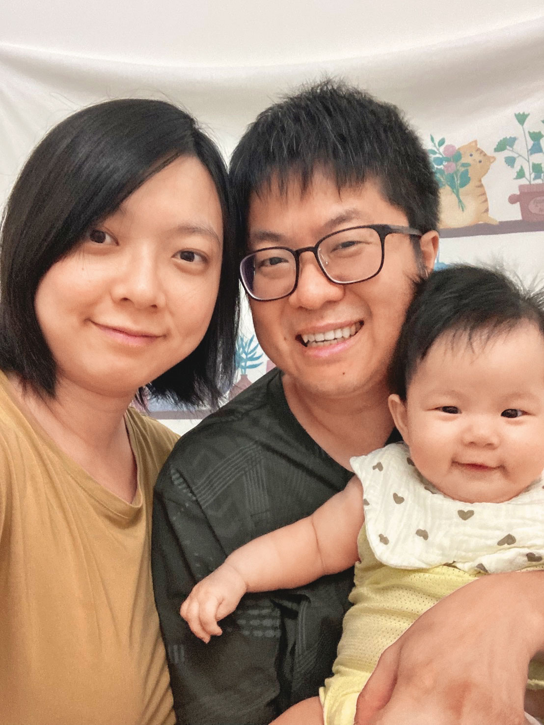 星子與擔任遊戲翻譯的妻子前年升格為爸媽，生活作息與工作時間都因為孩子調整。（翻攝臉書粉專星子的故事書房）