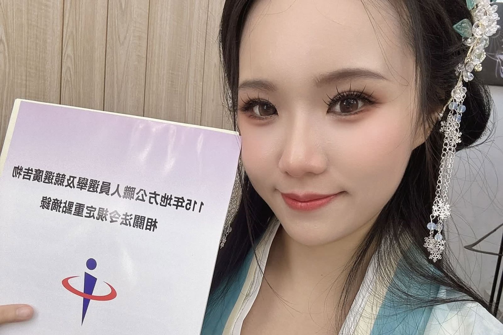 性感女模選桃議員!穿古裝完成登記 小商人預告「整頓霸凌」8大戲碼