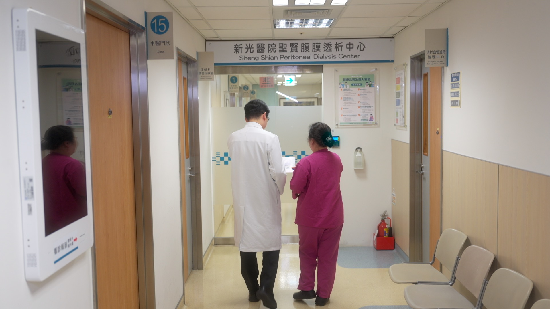 醫療團隊的角色，是幫助腎友勇敢面對、聰明選擇，回到原本的生活軌跡。