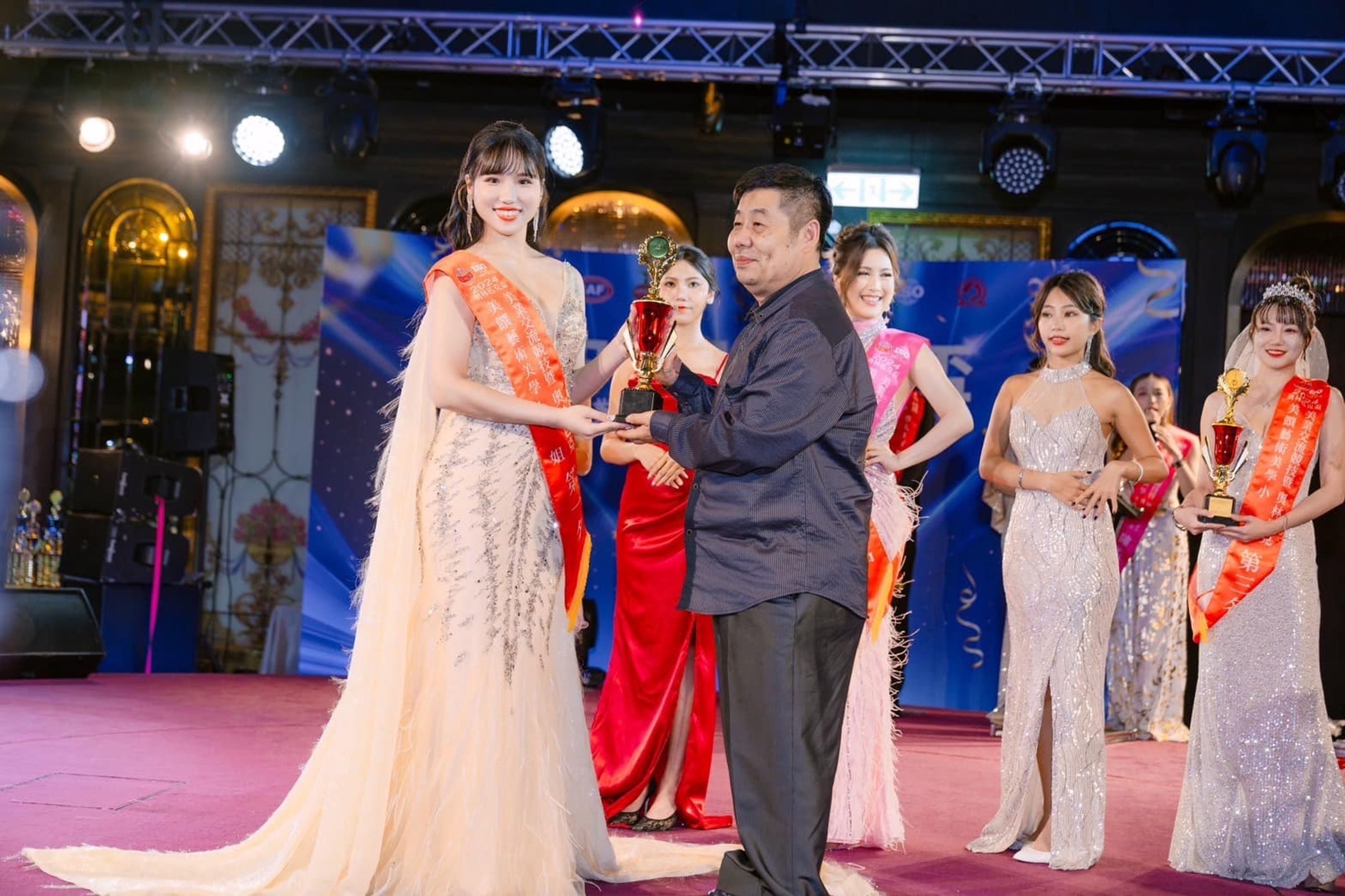 國防部藝工隊一兵謝易潔在2024中華奧林匹克盃選美比賽中脫穎而出，獲得選美冠軍頭銜。（翻攝自國防部藝工隊臉書）