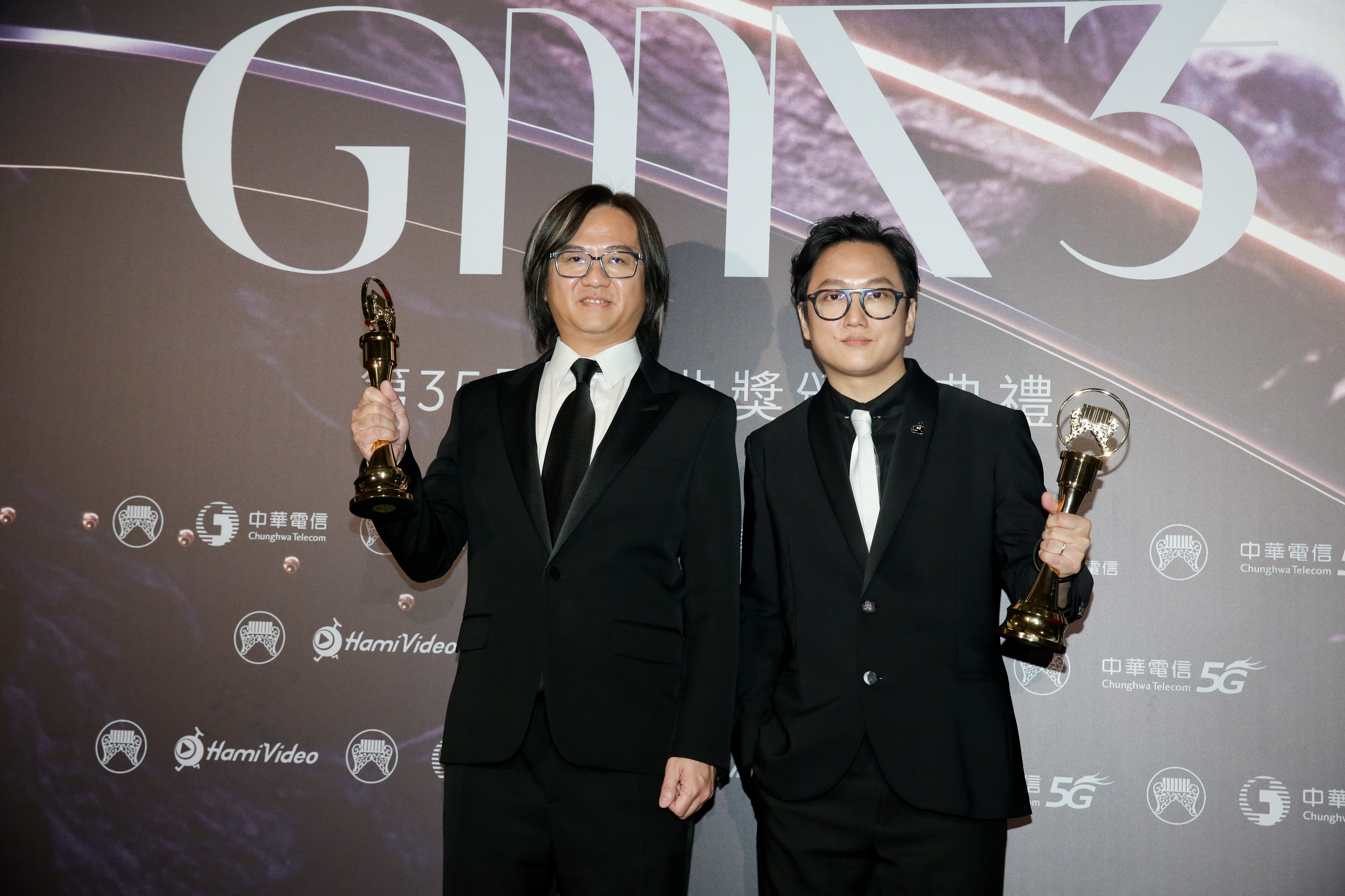 演奏類最佳專輯製作人獎余佳倫、賴二川。
