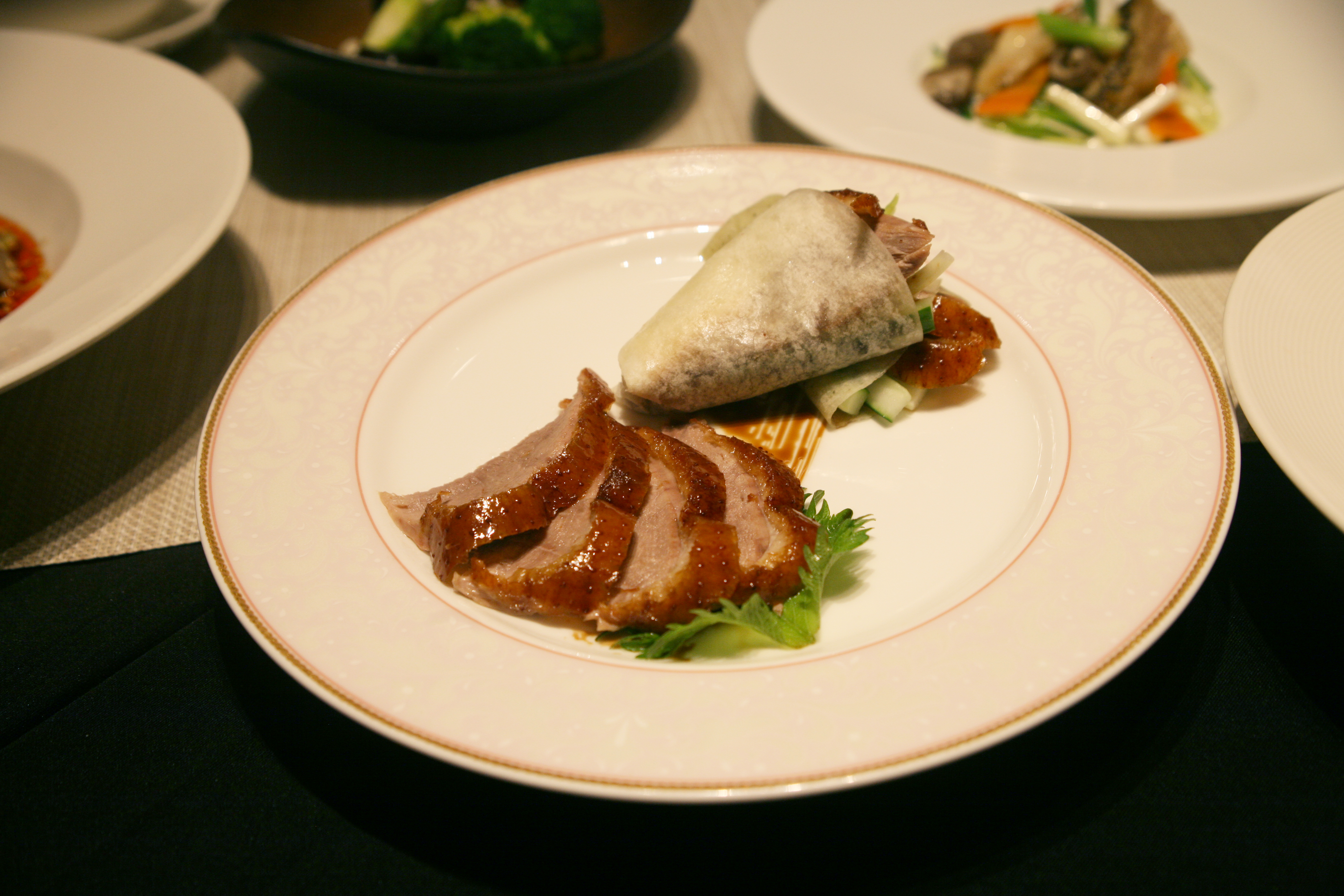 盛夏饗宴2580套餐,吃得到真功夫的片皮烤鴨。(套餐NT$2,580+10%/位)。