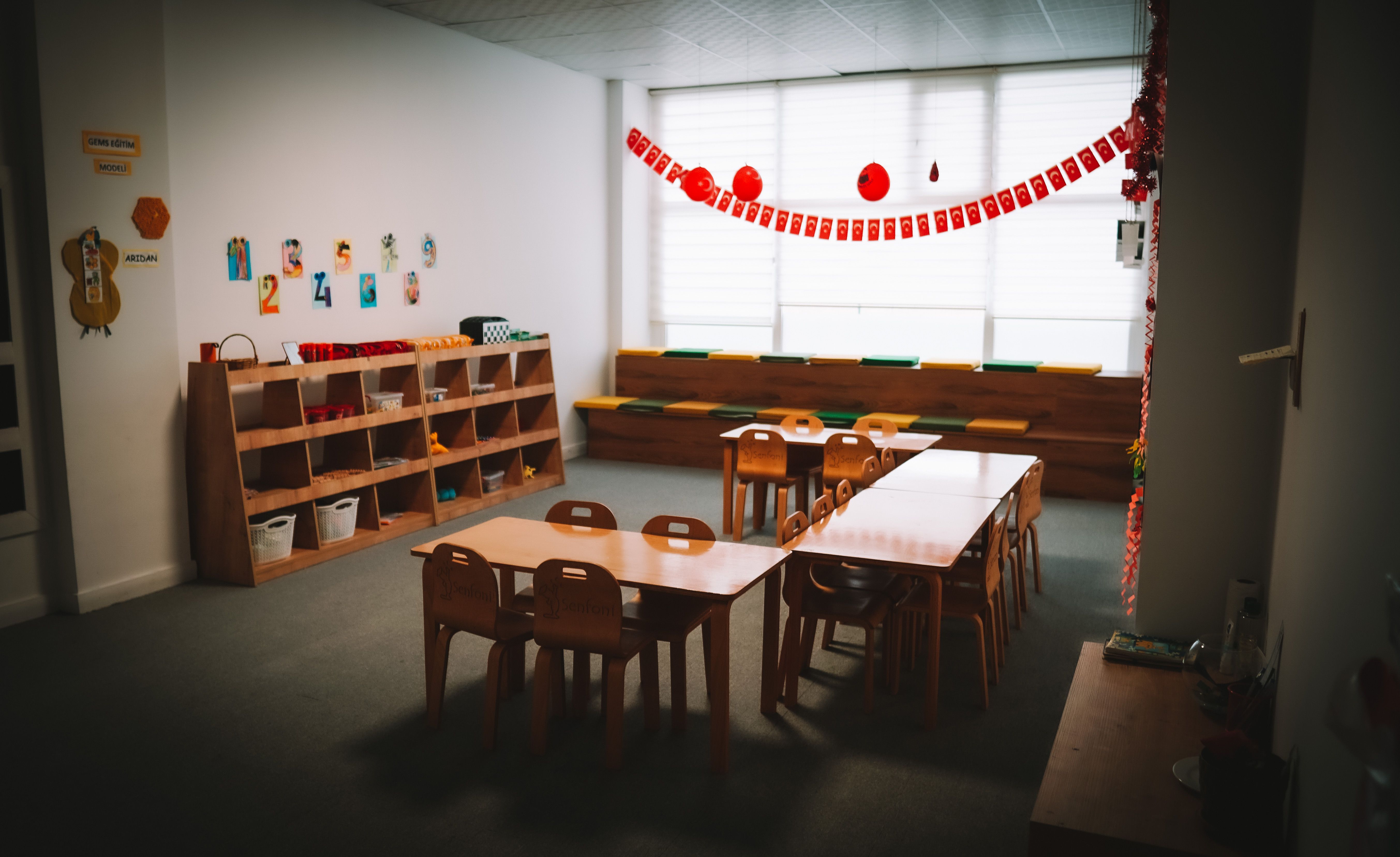 基隆市七堵區一間知名幼兒園傳虐童案,引發家屬到現場擲雞蛋洩憤。(示意圖,非當事新聞地點,取自Pexels)