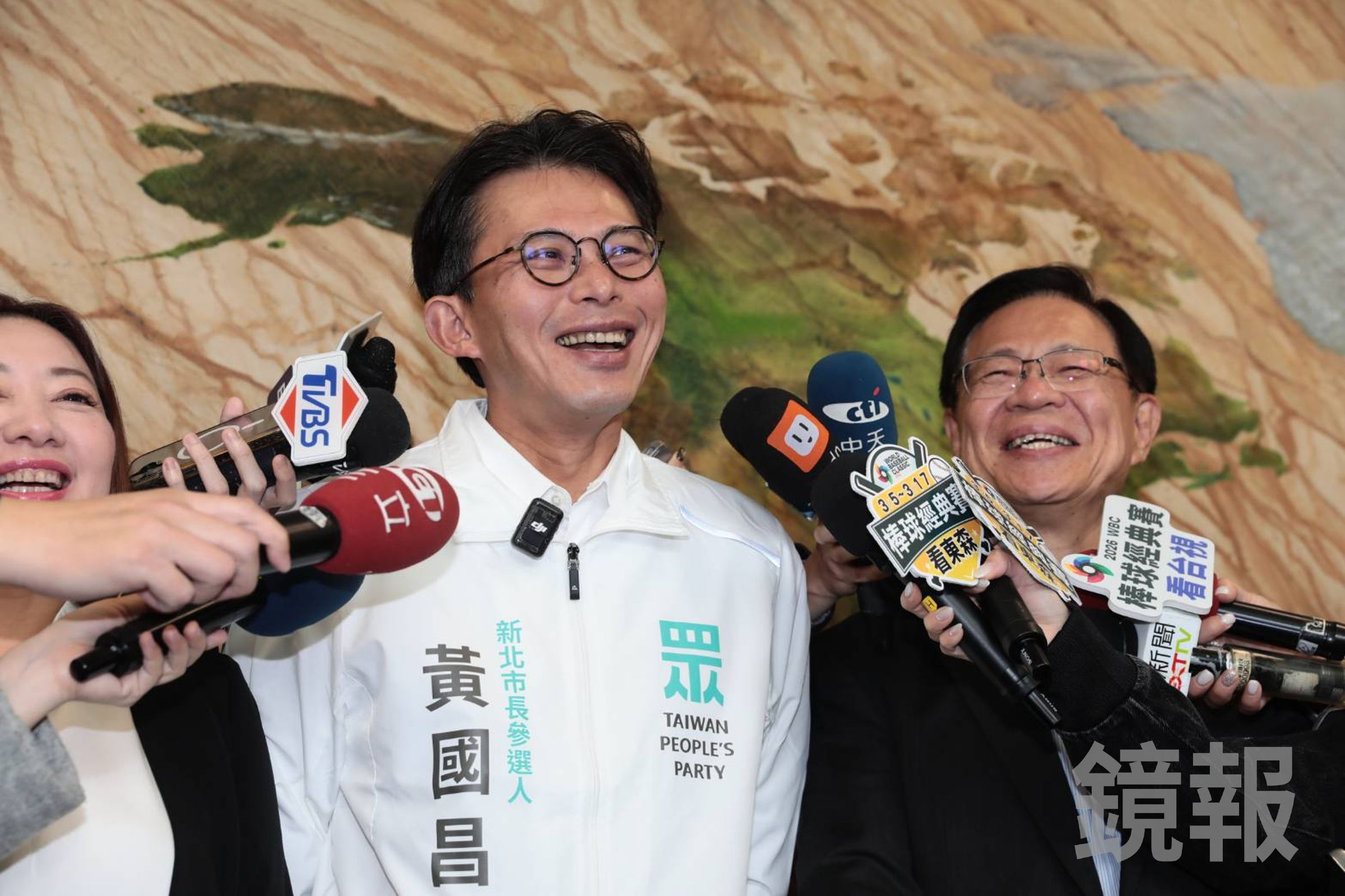 黃國昌透露國民黨預計徵召李四川選新北的時間點,被問到整合後是否會加入李四川的團隊,他也坦言不會排除。(鏡報林煒凱)