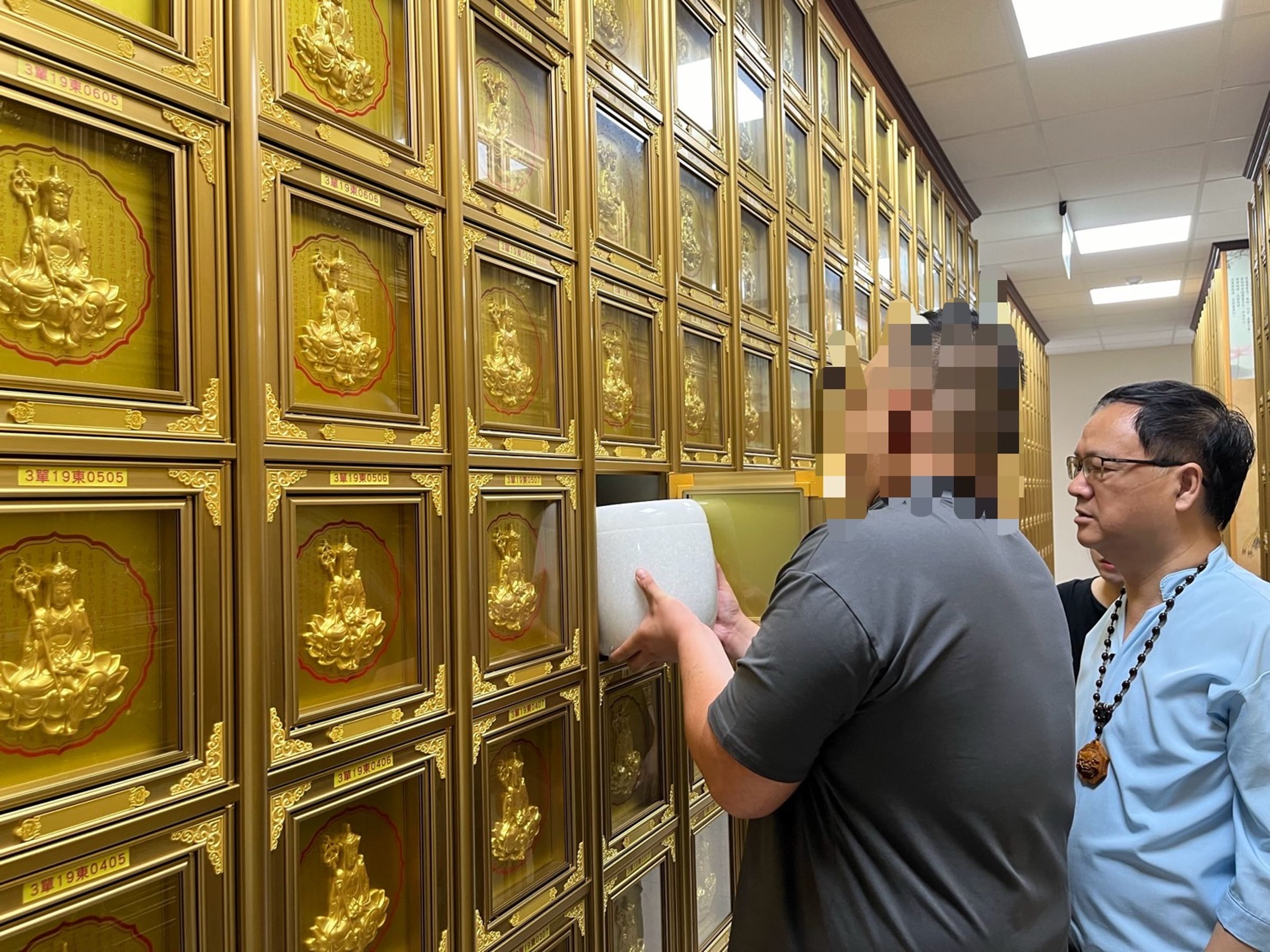 命理師江柏樂認為，將骨灰放在家中，會導致陽氣被陰氣吸收，從而使家中的運勢變差。（翻攝自臉書江柏樂風水好好玩）