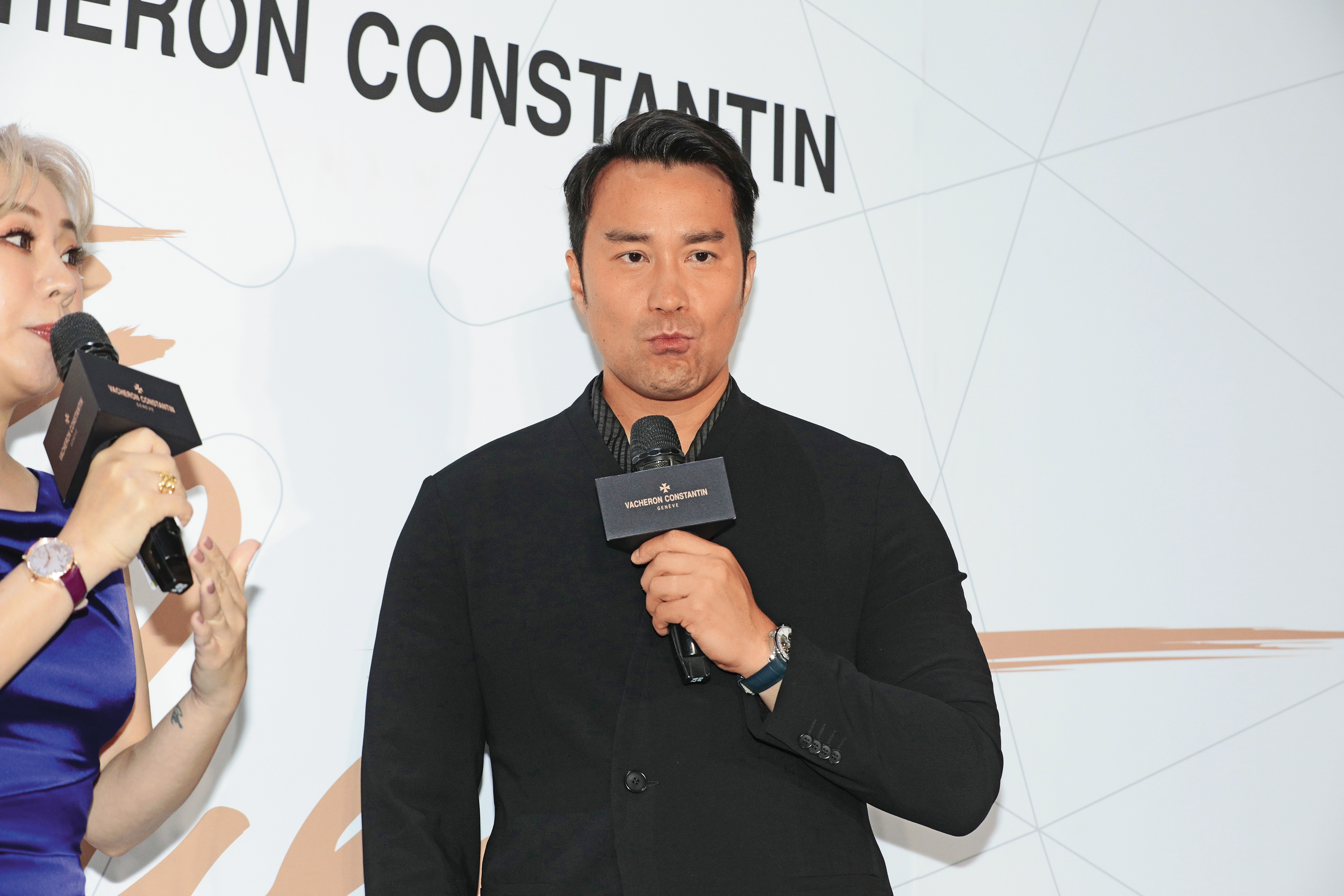 張孝全嘟嘴賣萌太口愛～難怪穩穩霸占同志天菜寶座十幾年。