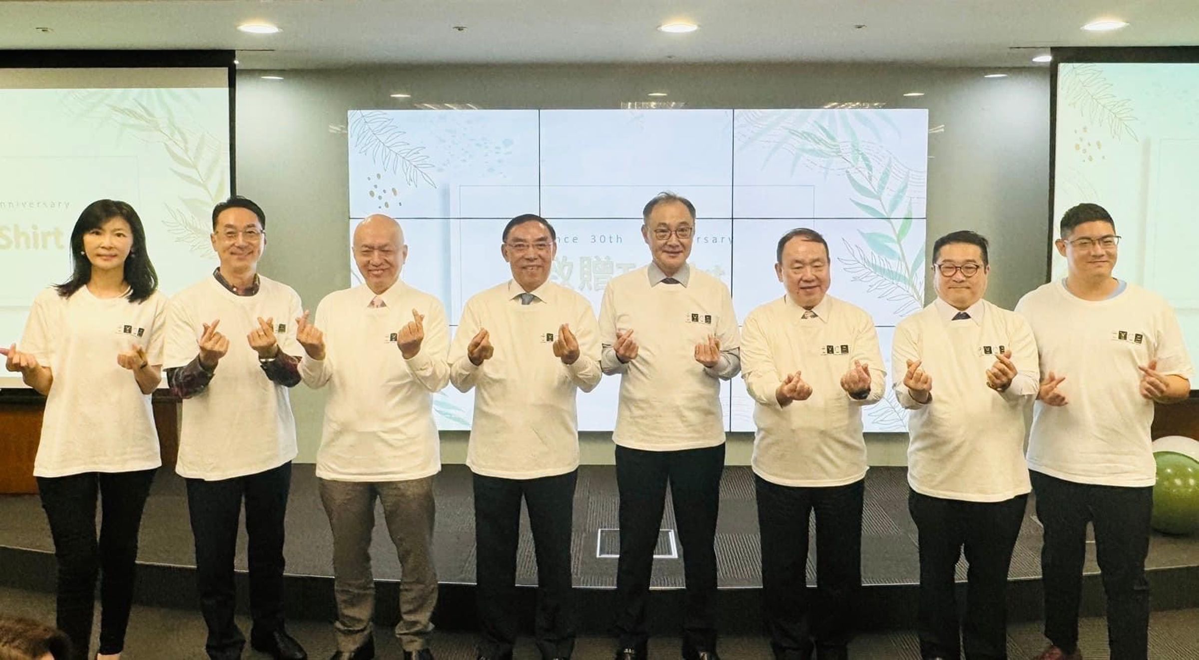 青少年志工趙子逸提出以西洋棋助自閉童計劃獲支持活動，蔡清祥（左四）受邀出席。（翻攝蔡清祥臉書）