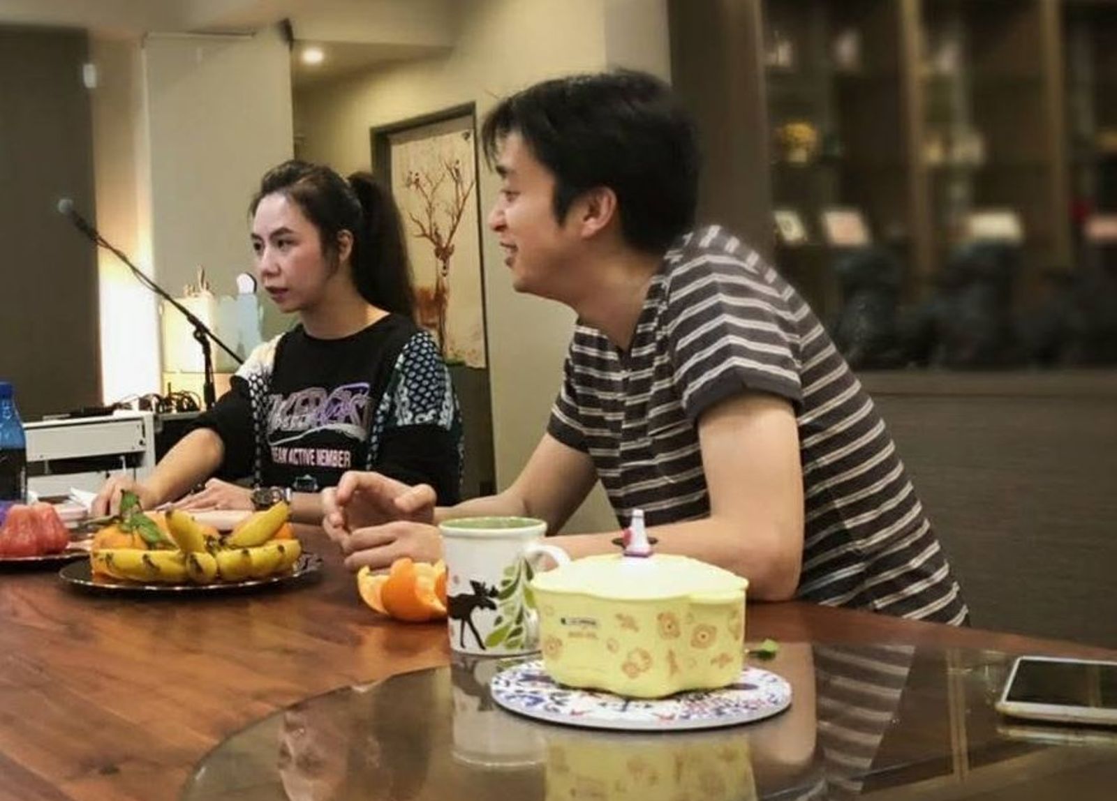 廖人傑與陳苡孋(原名陳品妤)共事多年對她的感情生活不予置評。臉書