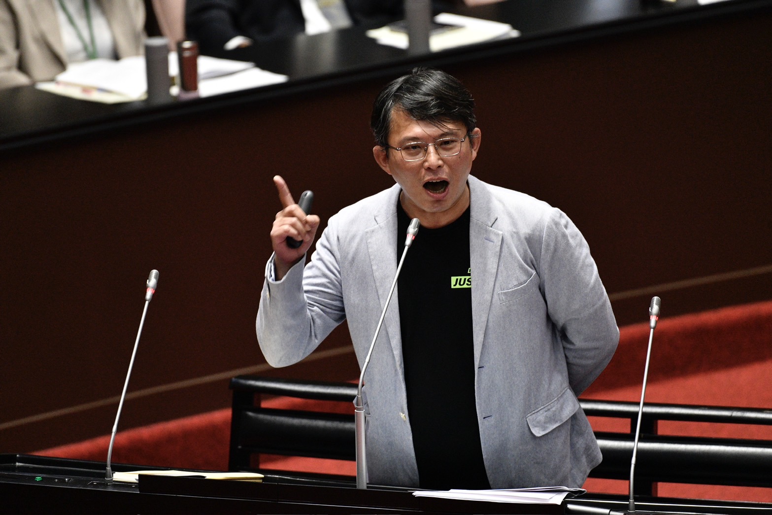 針對黃國昌（圖）近日叫小草們「剪掉」第四台的舉動，王世堅認為台灣是新聞自由的國家，每個人都有自己的選擇權，憑什麼叫大家不要看。（示意圖，本刊資料照）