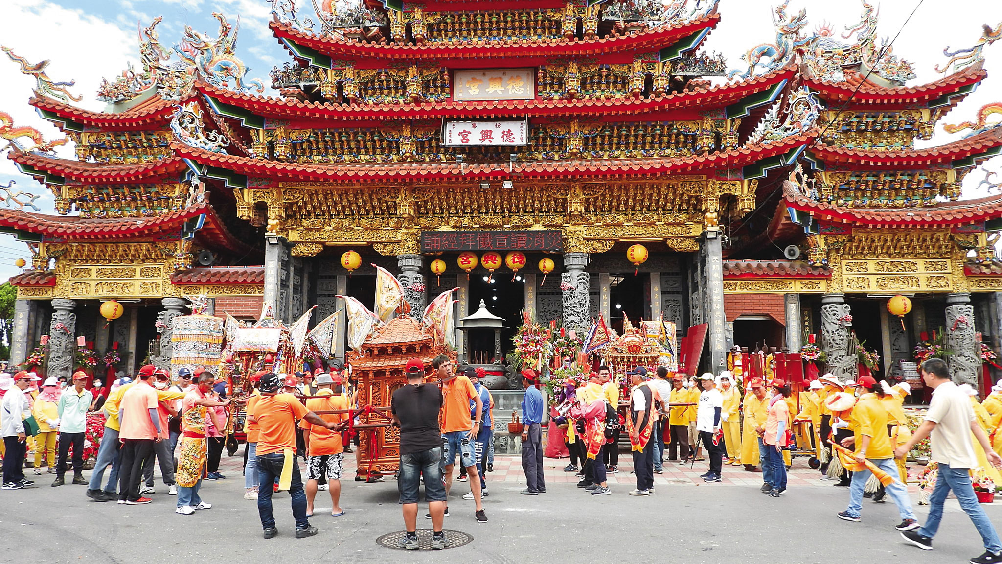 連續多起學童暴斃事件，引起枋寮居民恐慌，許多人到宮廟祭拜祈福。（翻攝枋寮德興宮臉書）