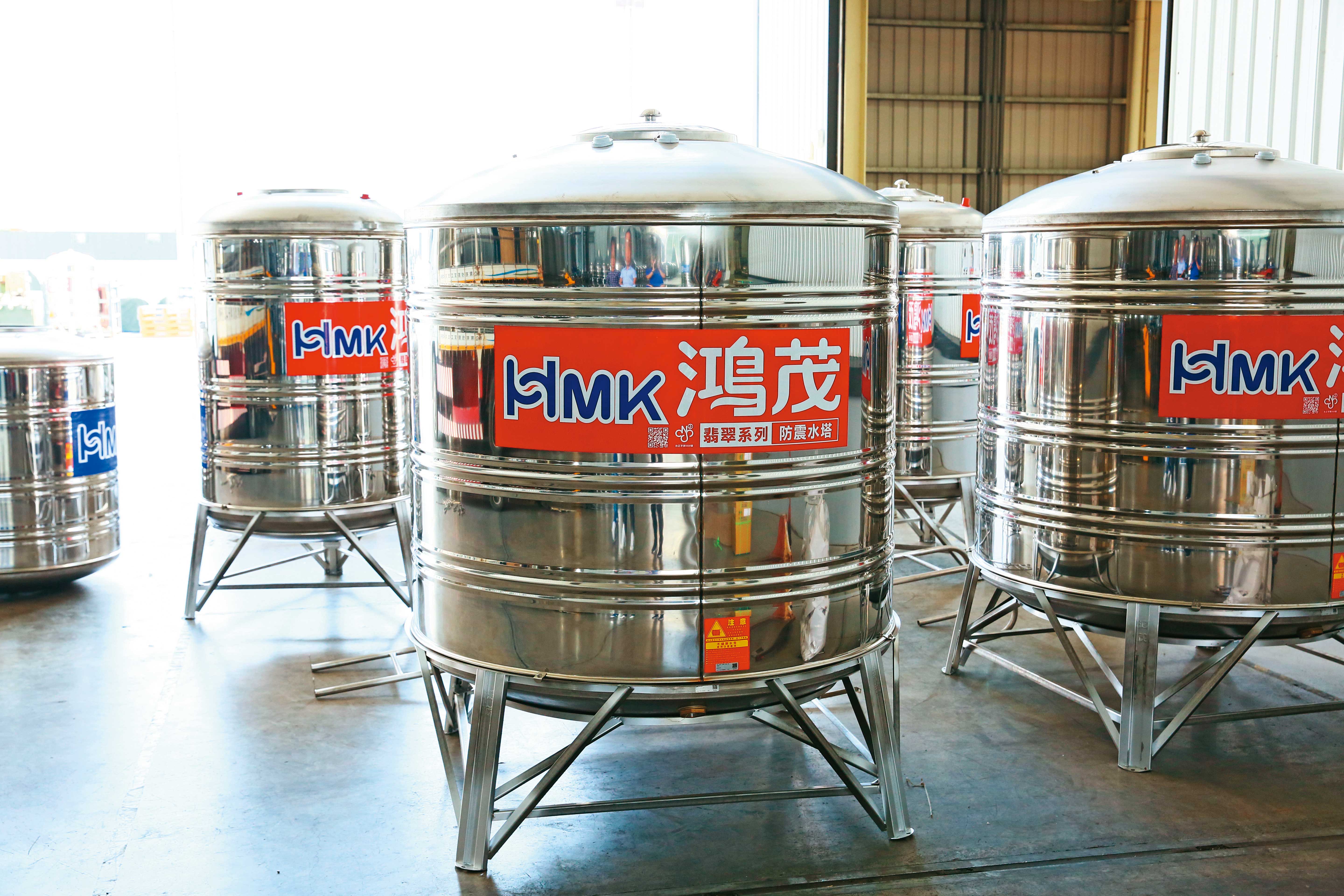 鴻茂不鏽鋼水塔不會軟腳、塌陷的厲害之處,就在於有申請設計專利的雙層座式防震腳架。