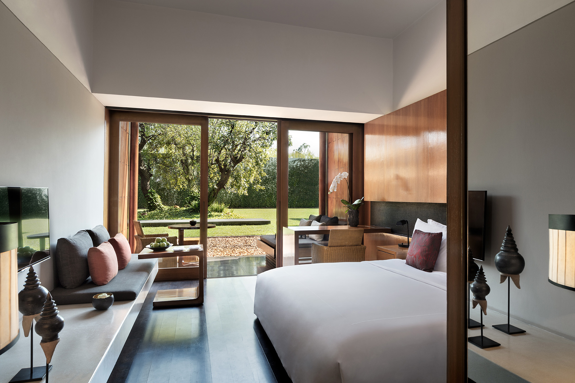 「Anantara Chiang Mai Resort」採用簡約的亞洲風設計。(Booking.com提供)