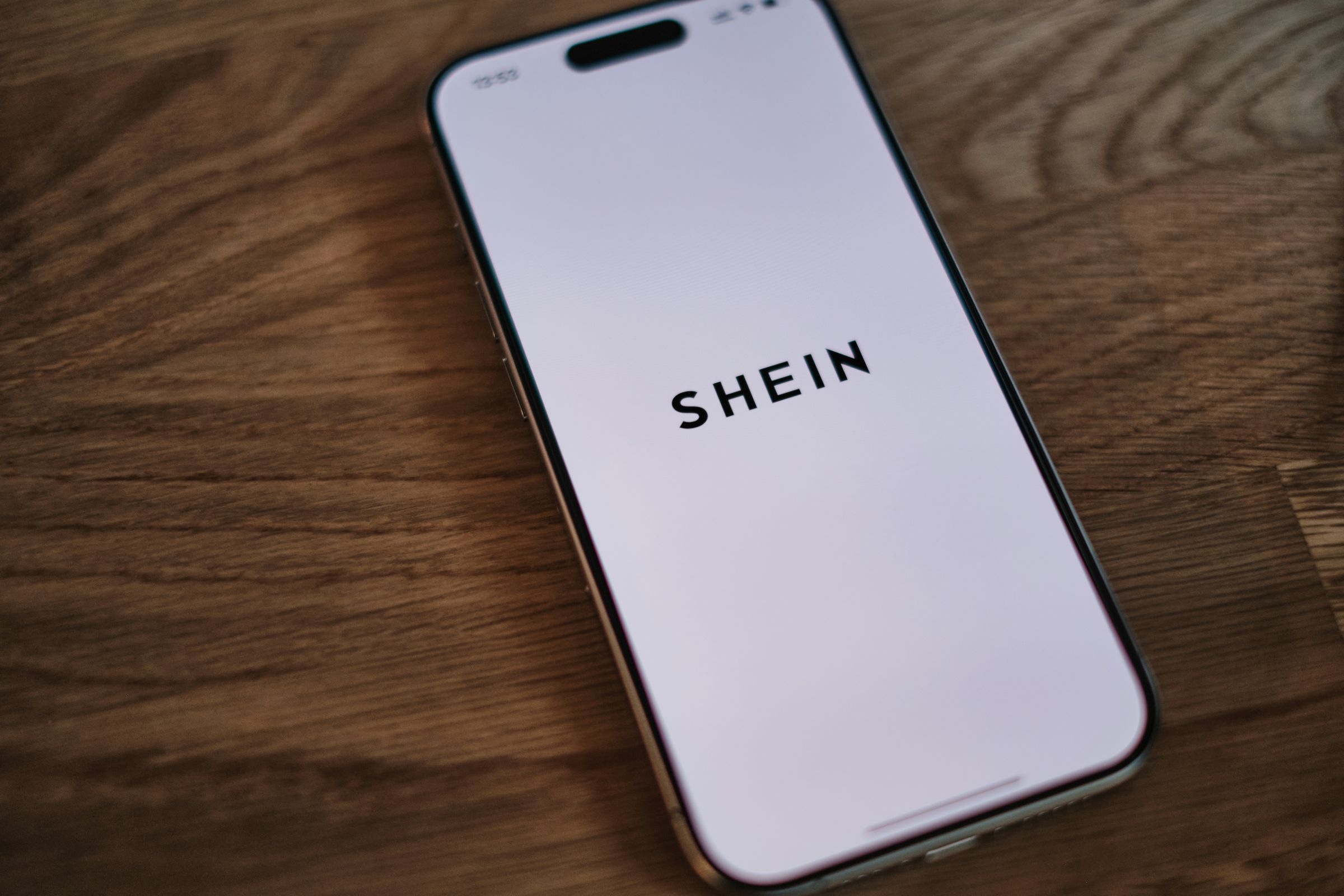 快時尚品牌SHEIN宣布在美國全面漲價。(取自免費圖庫Unsplash)