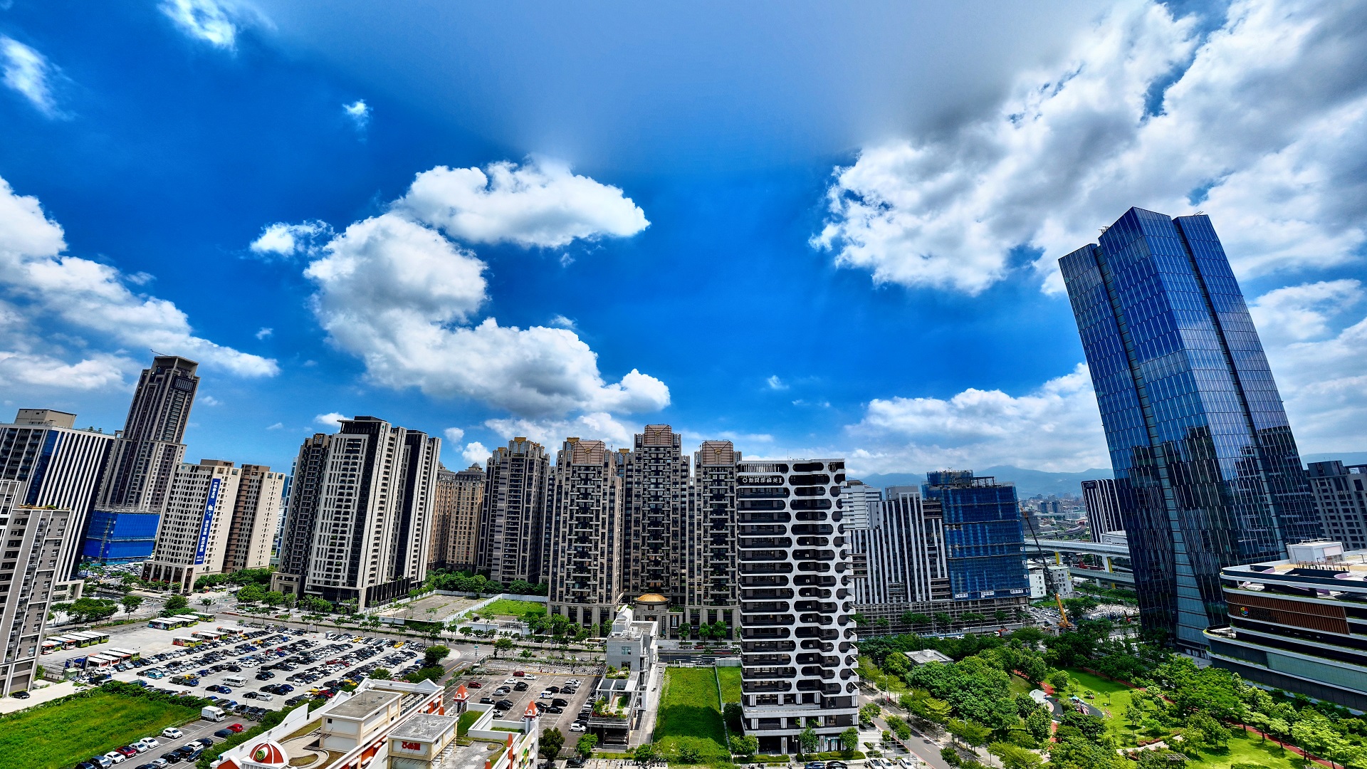 中央銀行於2026年第一季理監事會決議放寬第二戶購屋貸款成數到6成，預期隨著中古市場逐步活絡，這股動能也為預售市場注入強心針，提升預售信心面。（信義代銷提供）