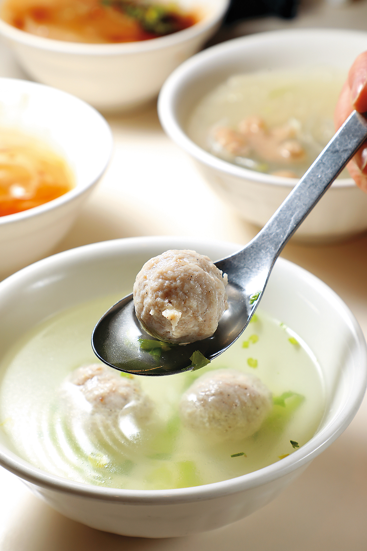 「魚丸湯」的魚丸彈牙,湯頭清淡帶胡椒香。(35元/份)