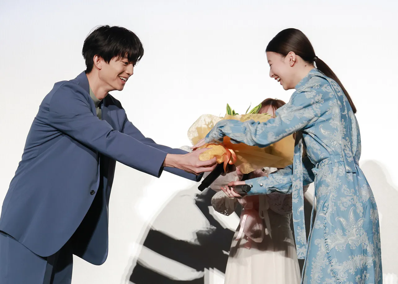 伊藤健太郎、出口夏希曾經合演《在那開滿花的山丘，我想見到妳。》。（翻攝網路）