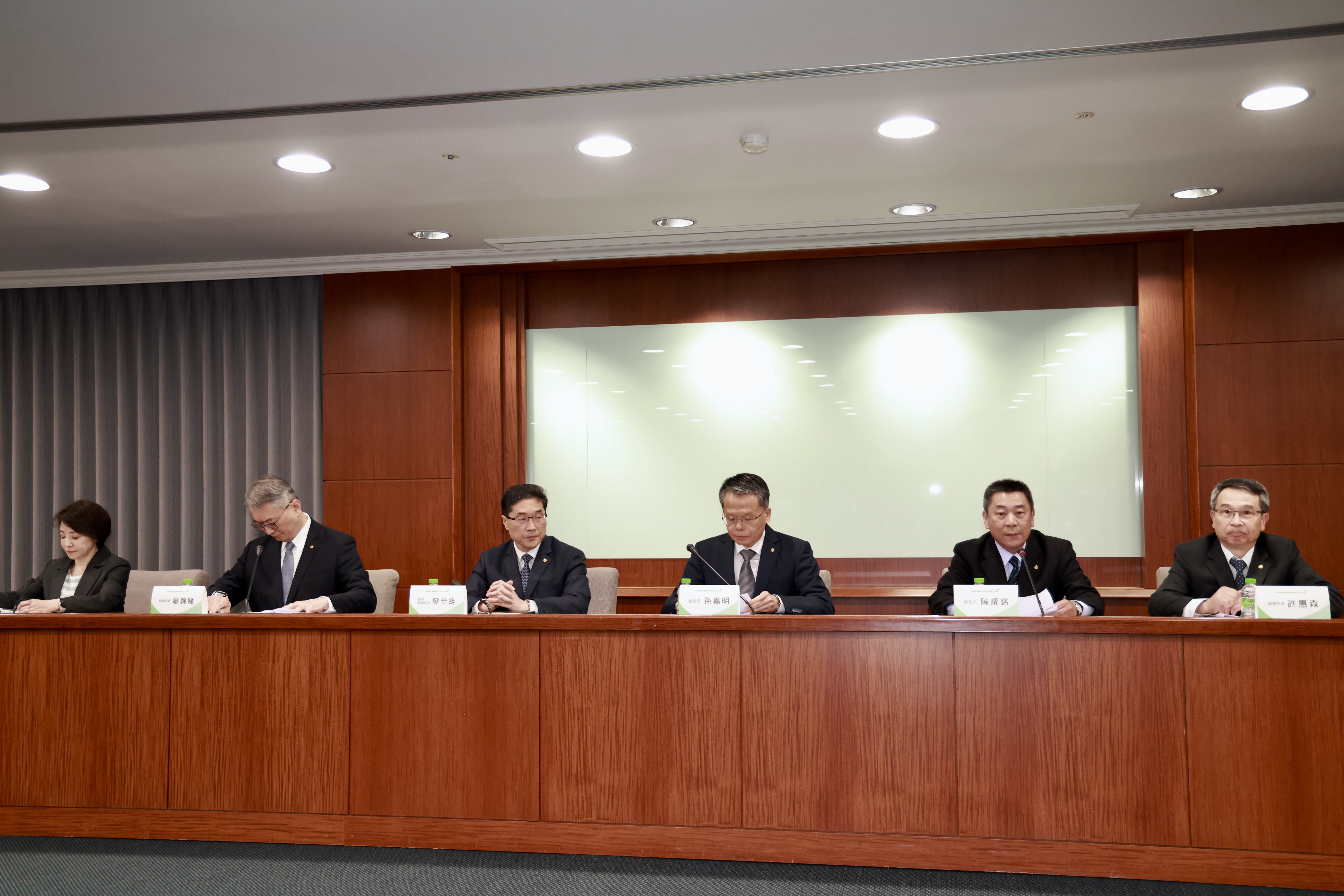 長榮航空高層今日召開記者會說明。