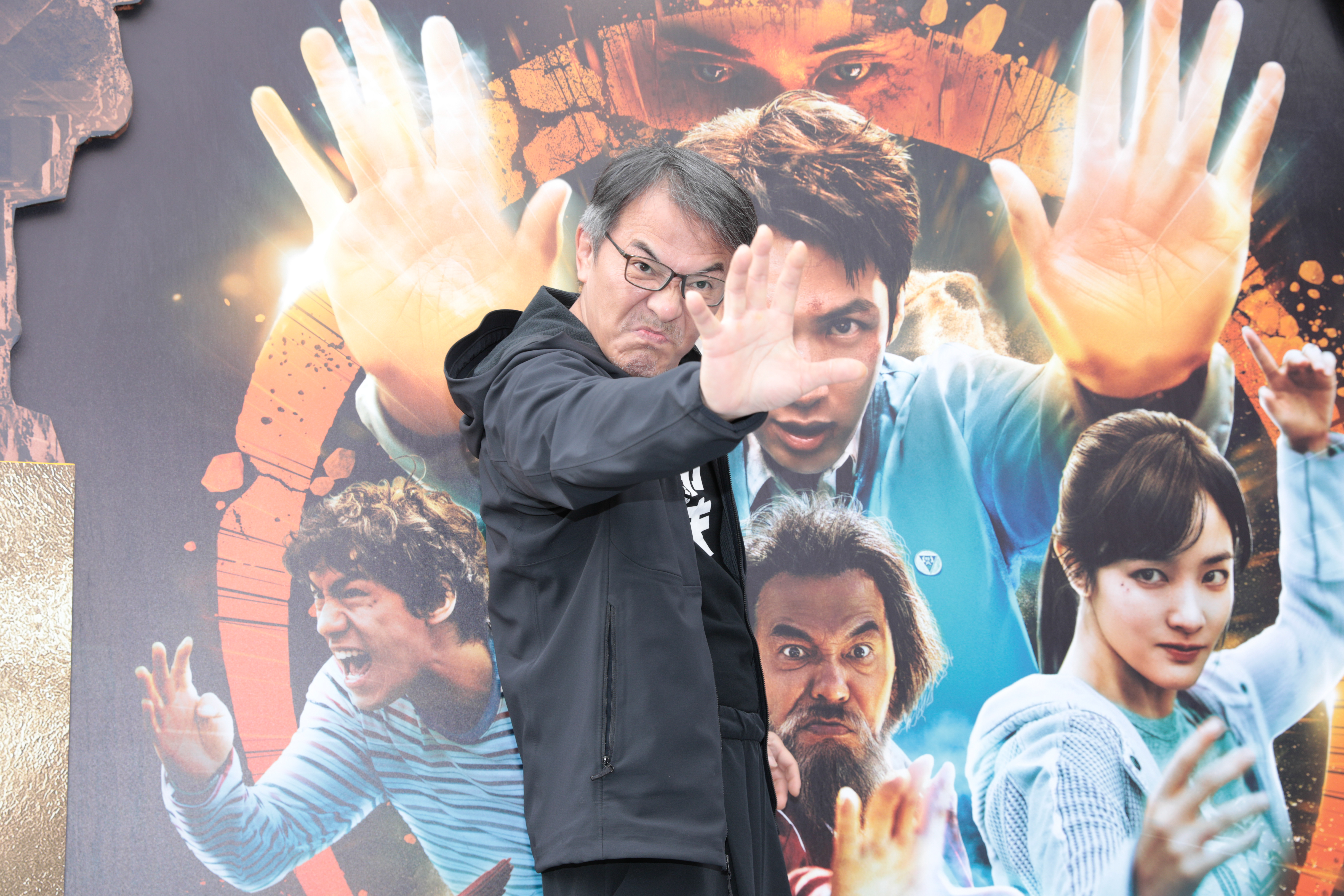 這些年鮮少為自己作品宣傳的戴立忍罕見現身,很有個性的他也為宣傳擺出逗趣的姿勢與表情。