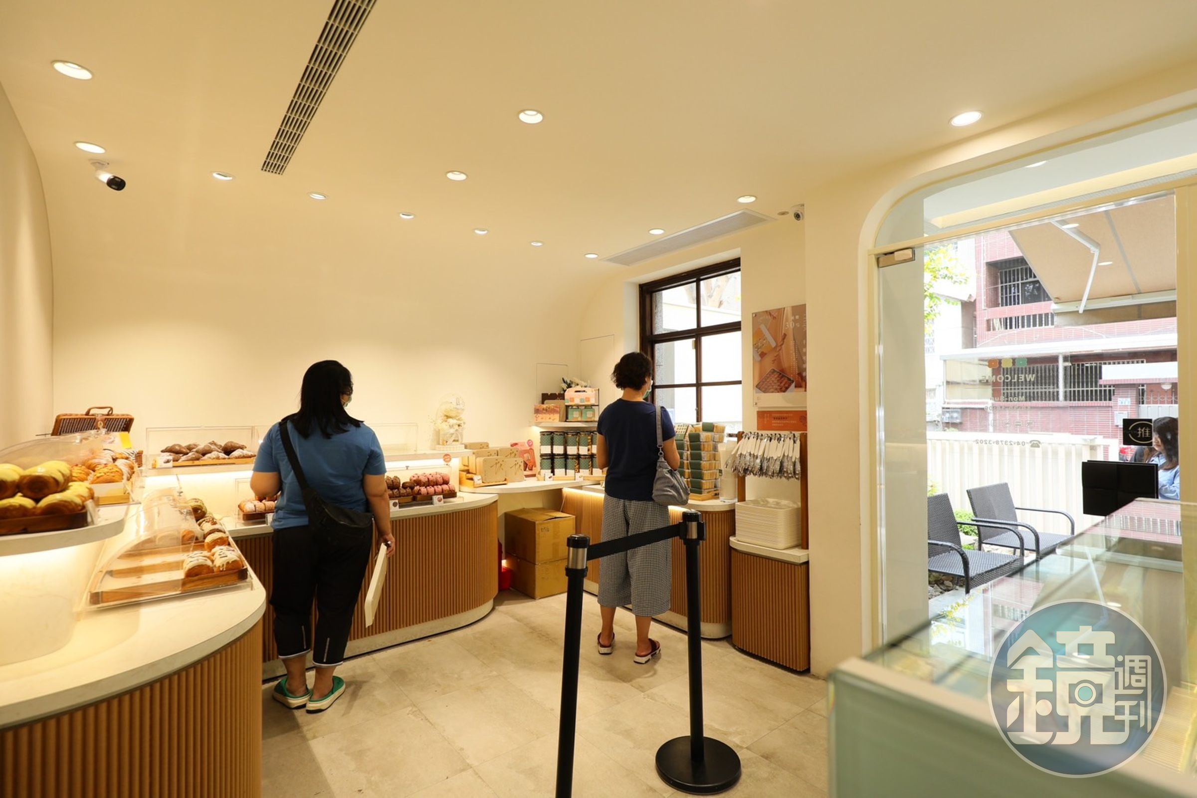「獻iminding」不僅店內空間窗明几淨,店內工作人員還會依照人流情況安排客人入內,提供舒適的選購空間。