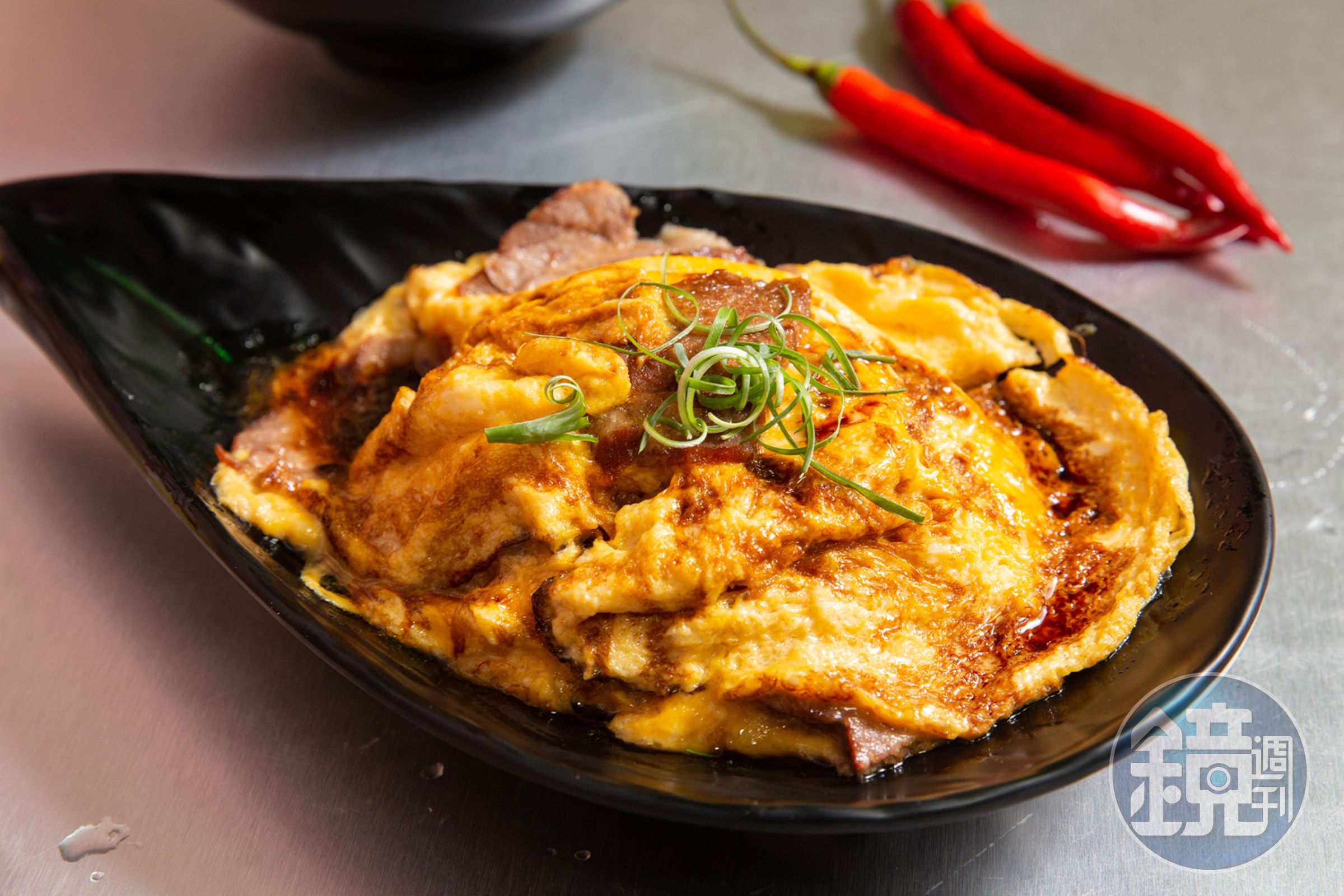熱銷的滑蛋叉燒飯淋上特製醬汁，港味十足。　（160元／份）
