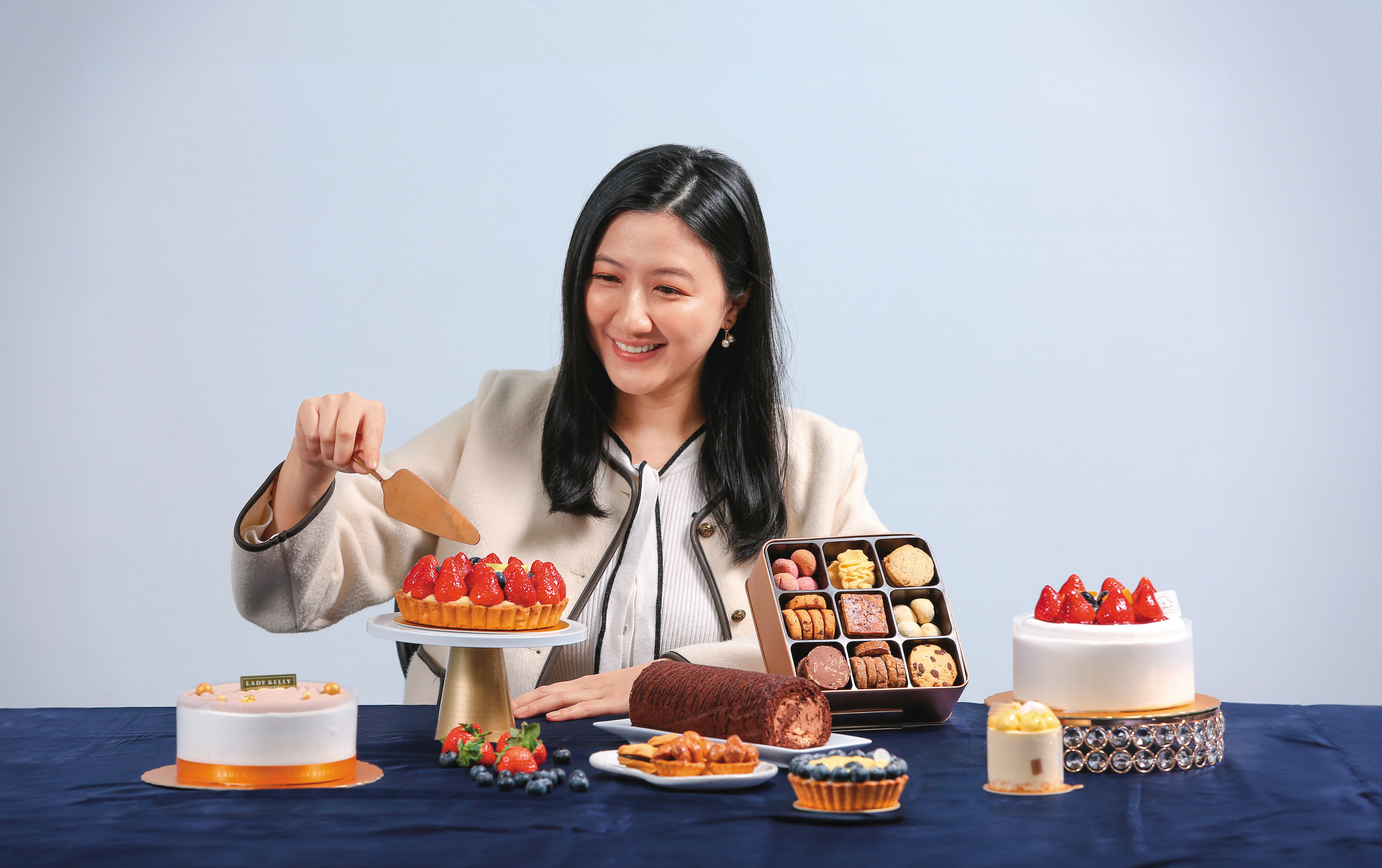 LADY KELLY蛋糕是蔡莉屏第2次創業，能在短短2年多小有知名度，年收破8千萬元，是因為累積了十多年的烘焙店成功模式與失敗教訓。