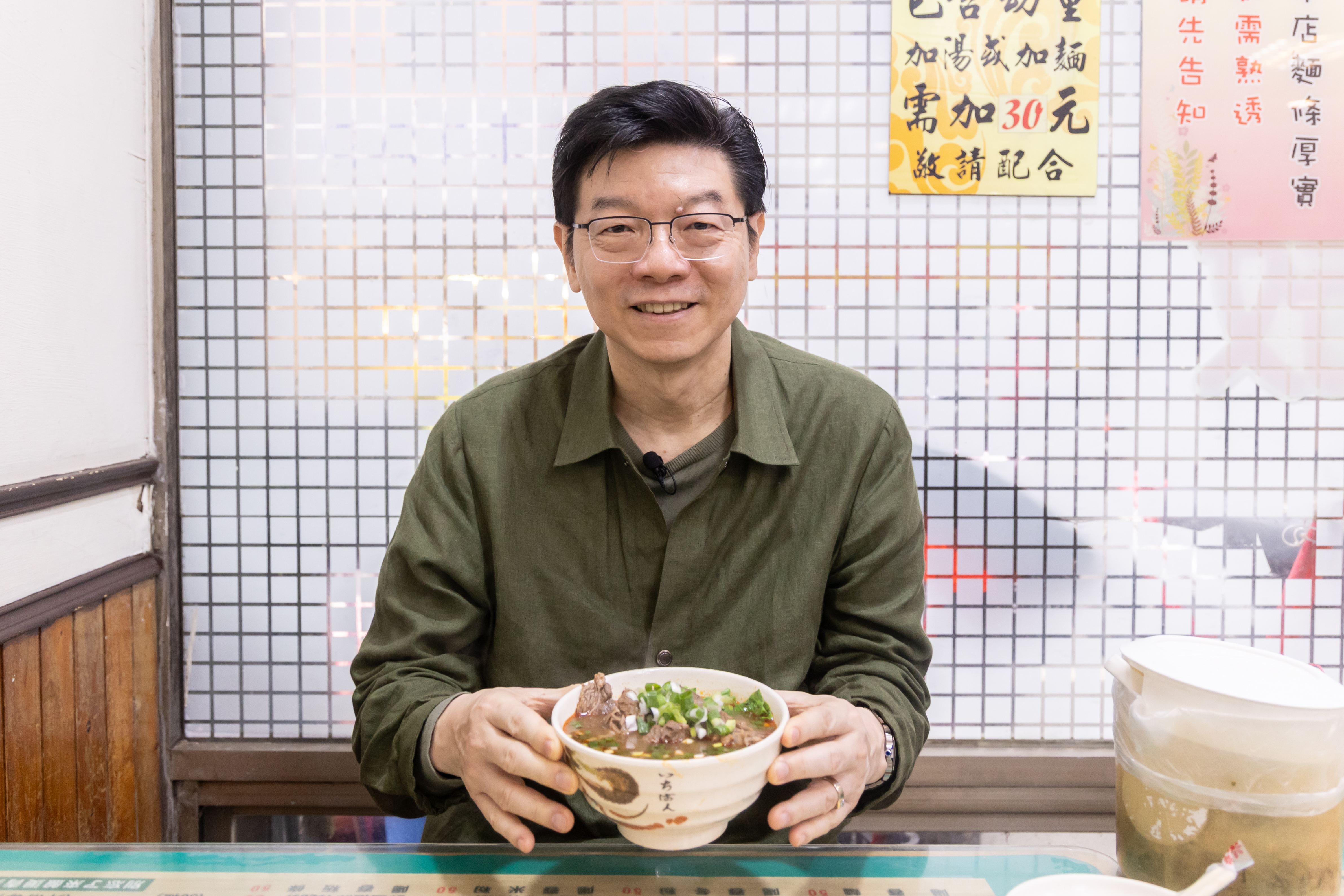 已出版兩本《裴社長廚房手記》的裴偉,現在正走遍全台,籌備以小吃為主題的第三本美食書。