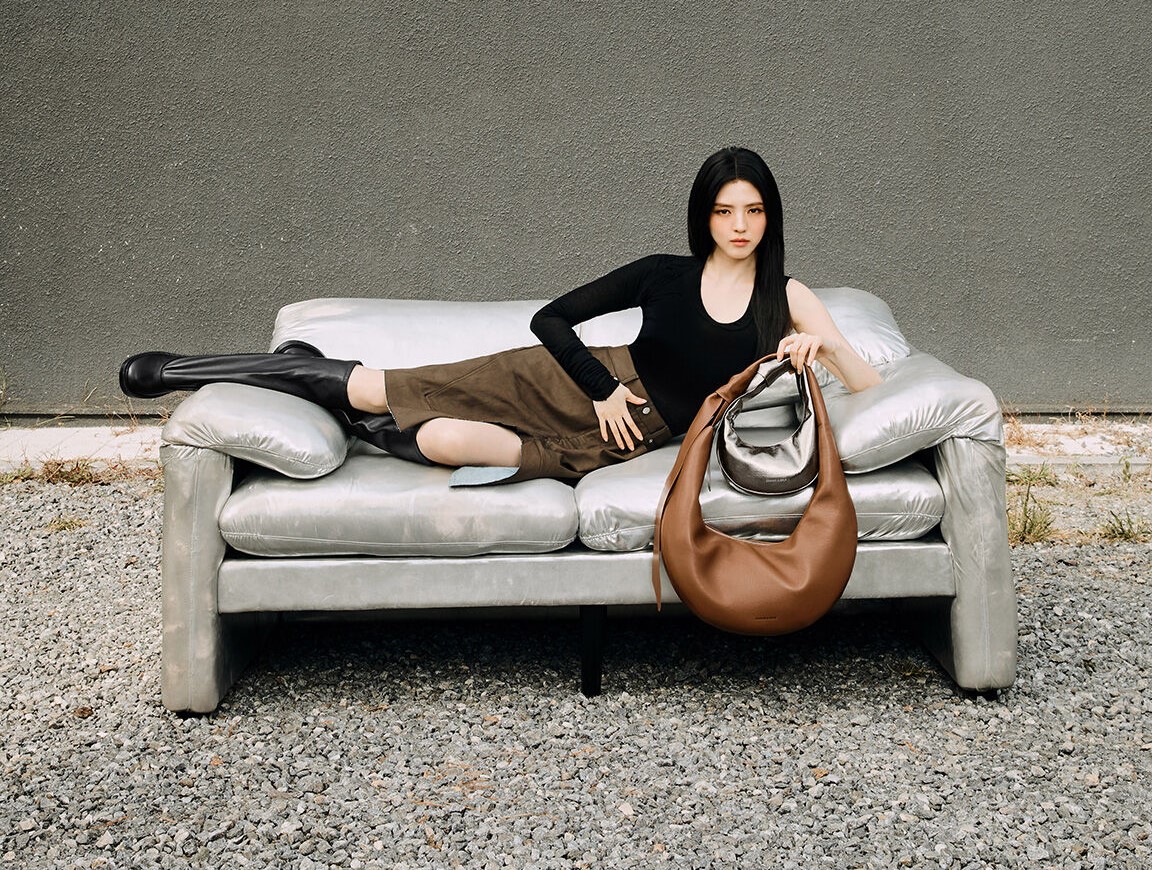 韓韶禧隨便一躺就是好看。（CHARLES & KEITH提供）