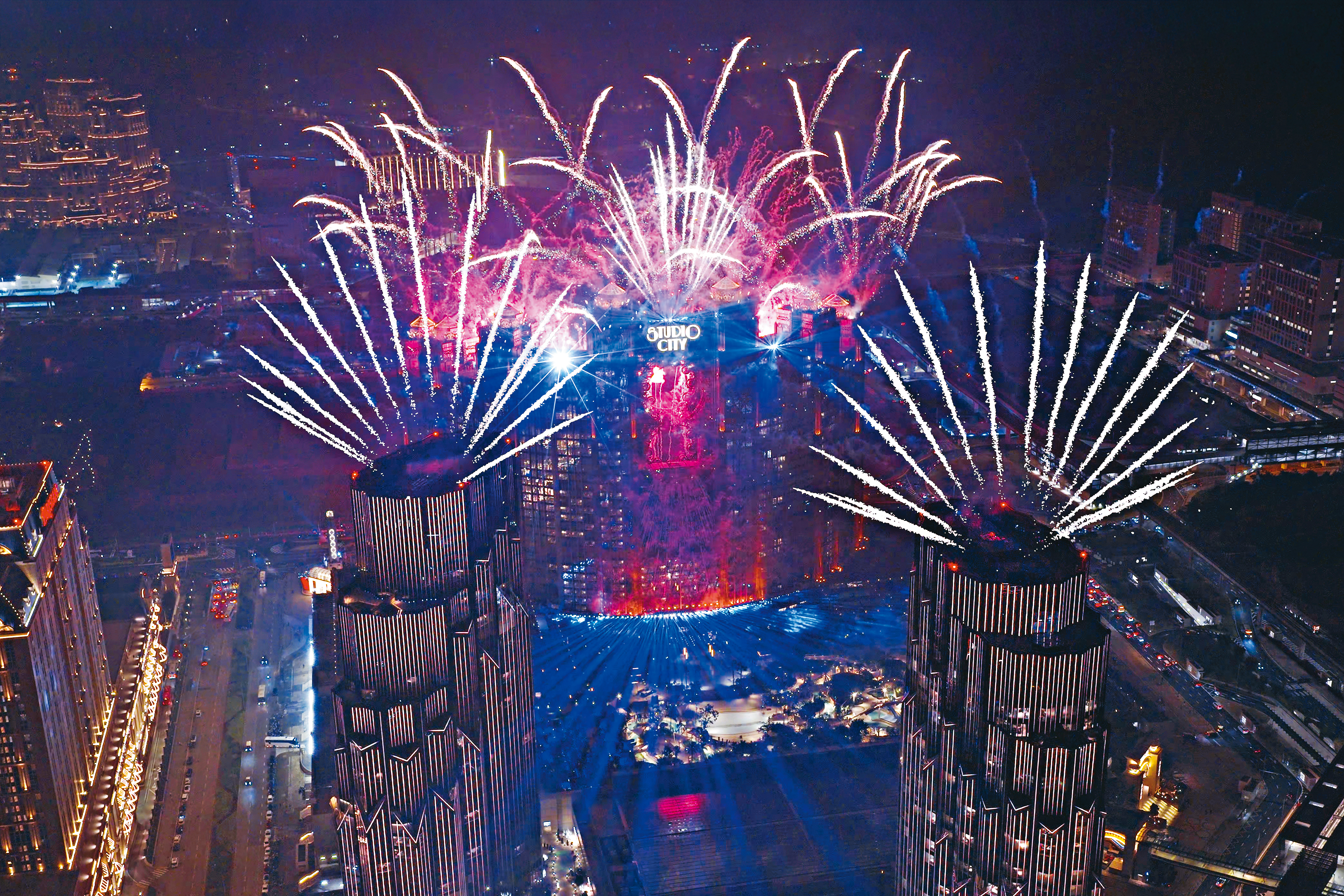 澳門新濠影滙10週年慶典的煙花滙演非常震撼。（新濠影滙提供）