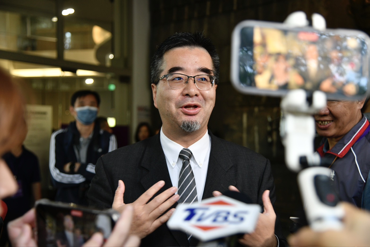 中山女高家長不滿孩子被形容成蜘蛛精故出聲抗議，但蕭旭岑（圖）卻稱中山女高支持民進黨的家長，不要把這件事擴大。