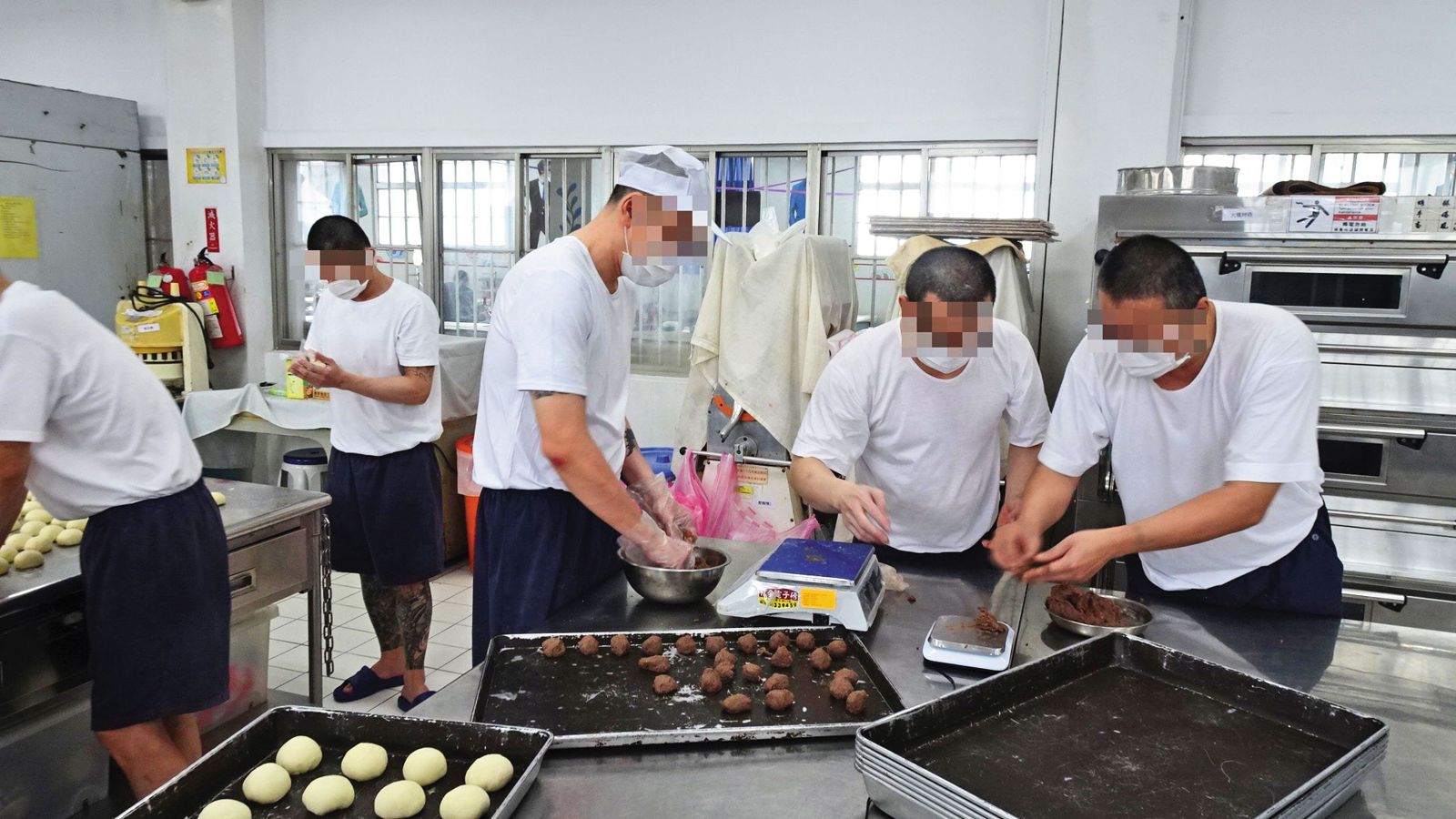 受刑人間平日互動正常，但偶爾也會發生肢體衝突。示意畫面，圖非當事人。（翻攝法務部矯正署台東監獄臉書）
