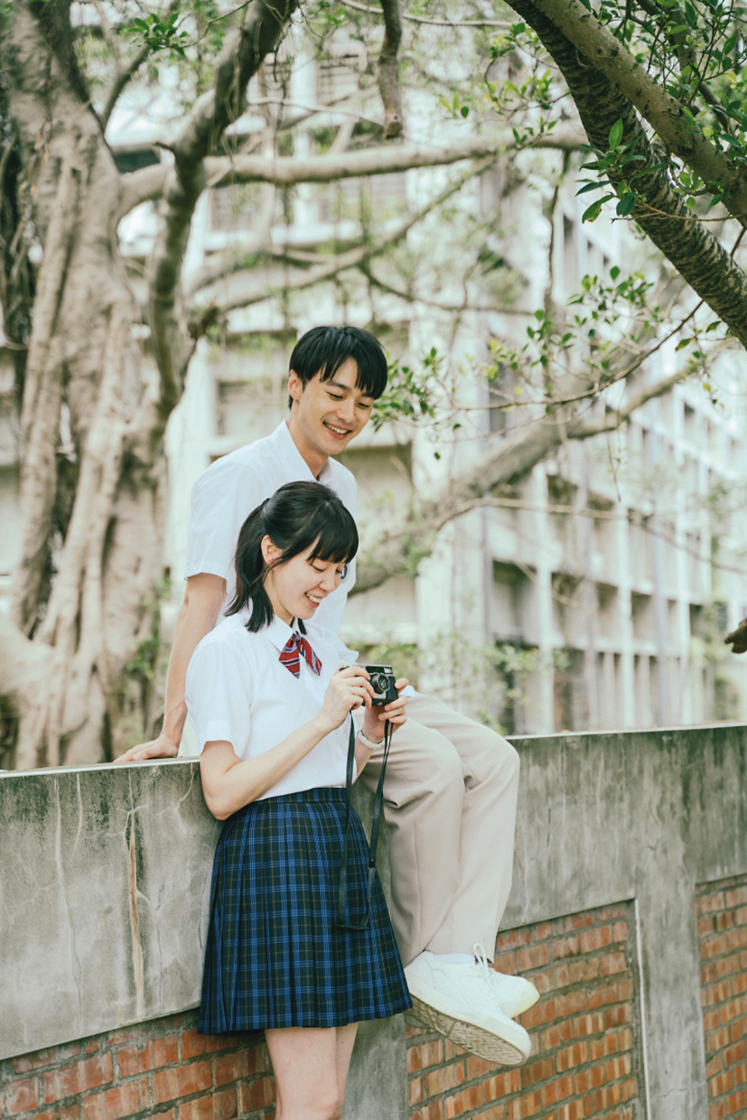 對於程予希來說，《夏日最後的祕密》的蘇明儀是個有「憨膽」的角色，行事總是很勇敢。後為施柏宇。（阿榮影業提供）