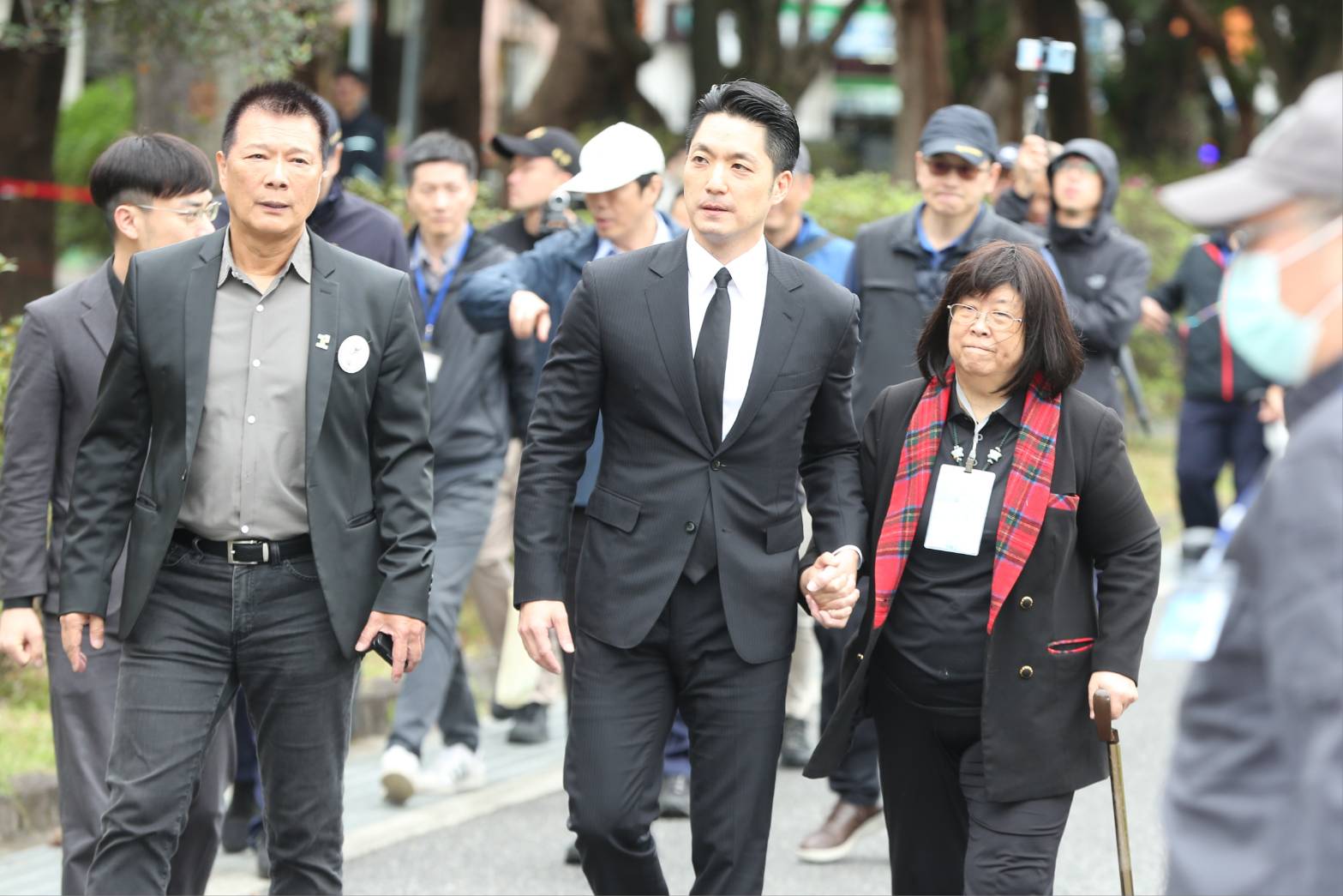 對於賈永婕的隔空喊話，蔣萬安昨（28日）出席228紀念日時也表示，「不會用北洋軍閥的後人來看待她」。