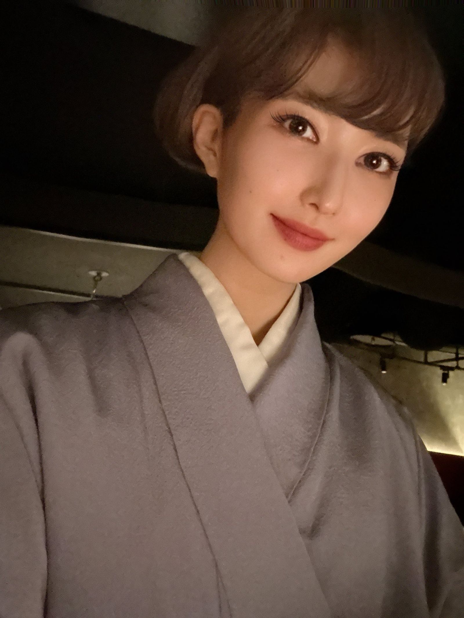 保利澄香20歲就結婚，先後有過3段婚姻但全部告吹，對象都大她超過10歲。（翻攝自X@yasasi_manasama）