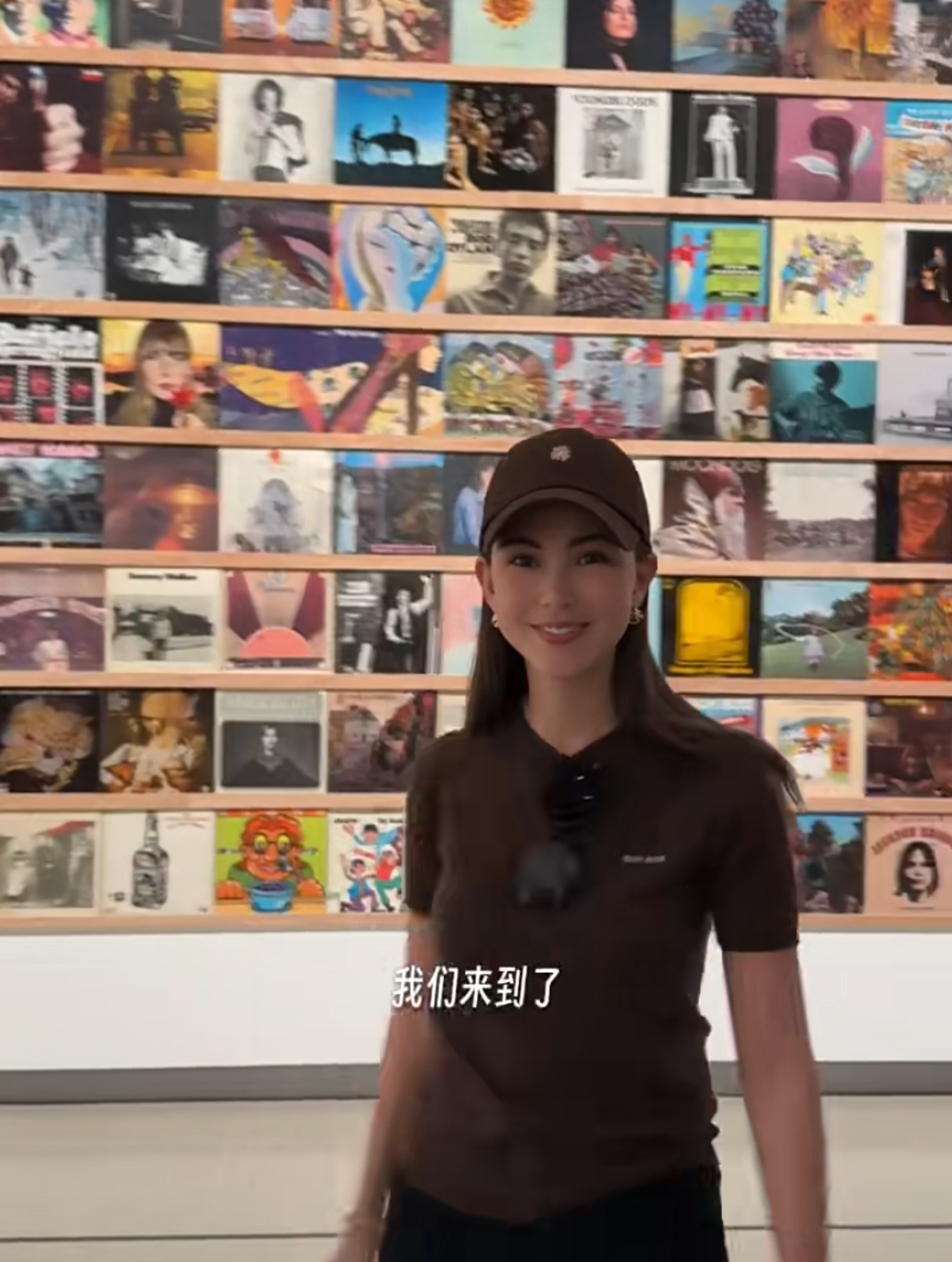 昆凌去看奈良美智倫敦特展。(翻攝昆凌小紅書)