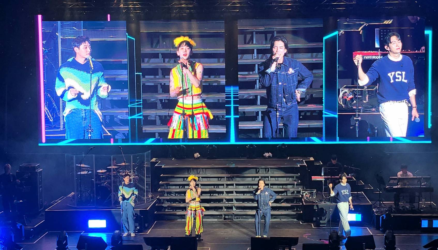 2am時隔一年開唱，趙權（左二）換上原住民服裝驚艷全場。（讀者提供）