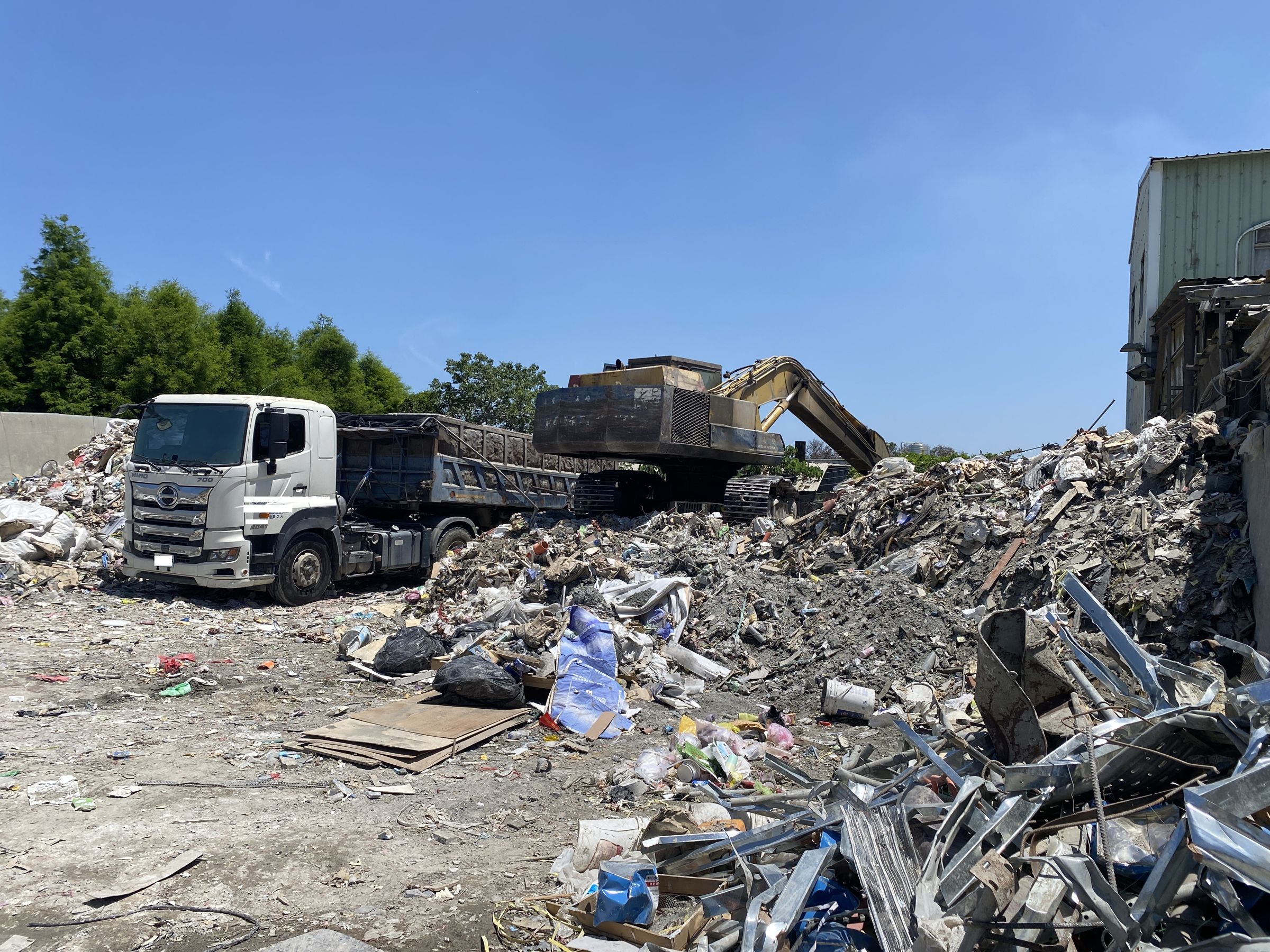 臺中市西屯區非法廢棄物轉運站。（第四河川分署提供）