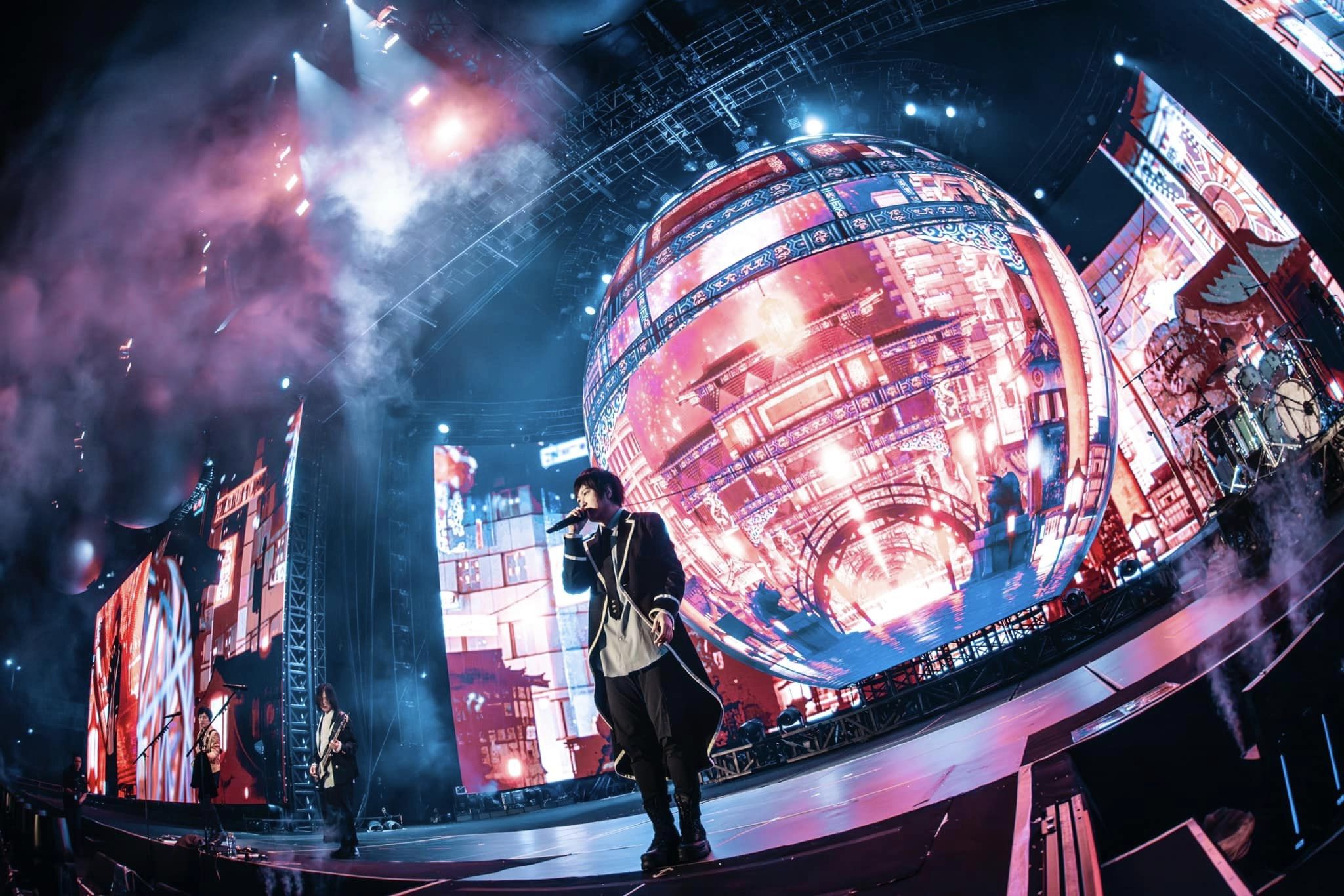 國內外900場以上的展演活動挹注，必應創造去年營收31.5億創新高。（翻攝自五月天臉書）