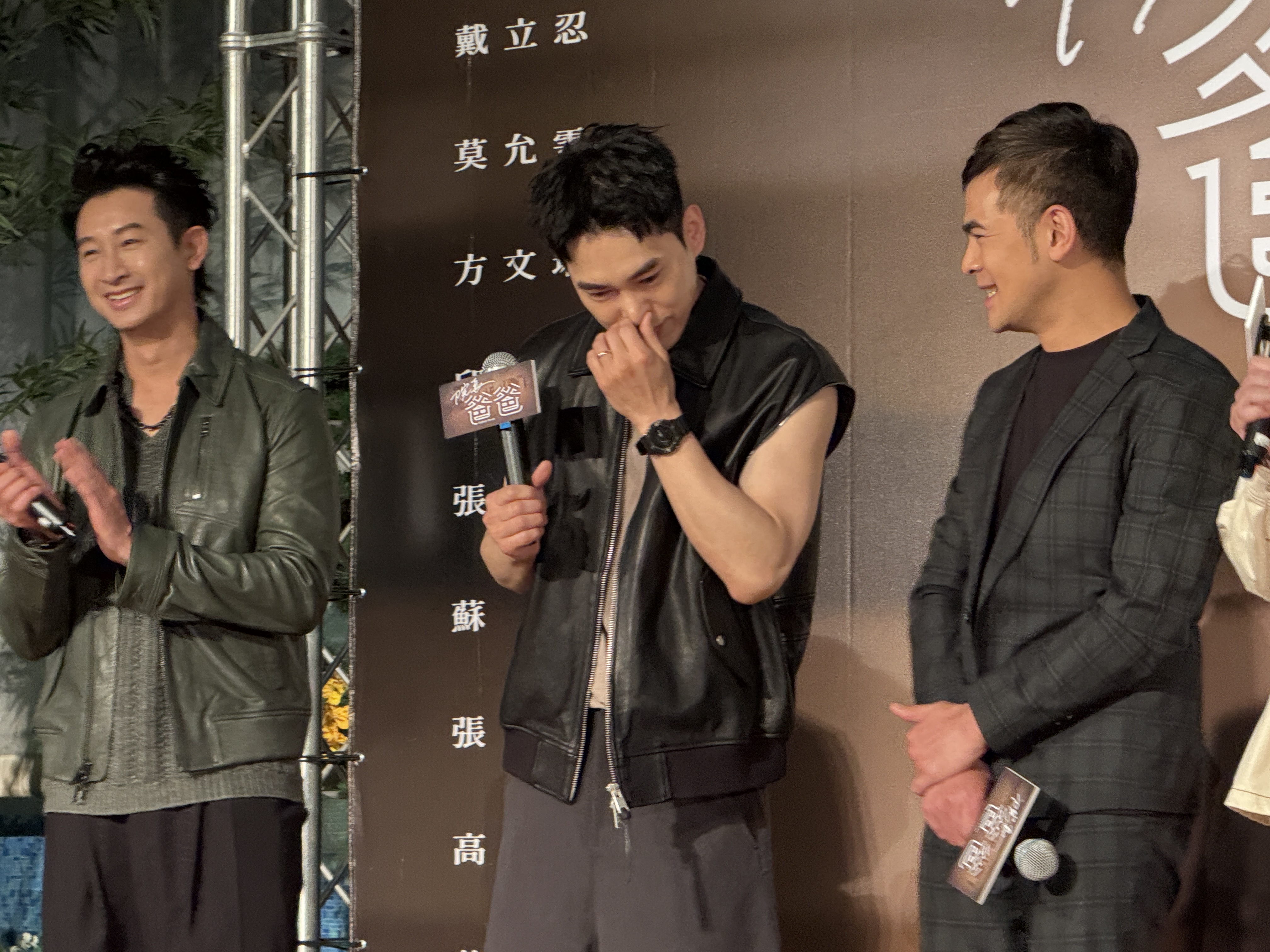 張書豪在台上難忍情緒哭出來。