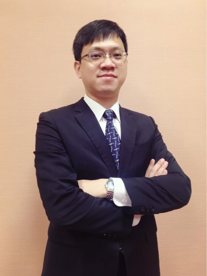 曾擔任立法院長秘書的蘇緯政認為，政府應全面檢討社工的薪資、工時及案量，讓第一線人員有足夠支持。（讀者提供）