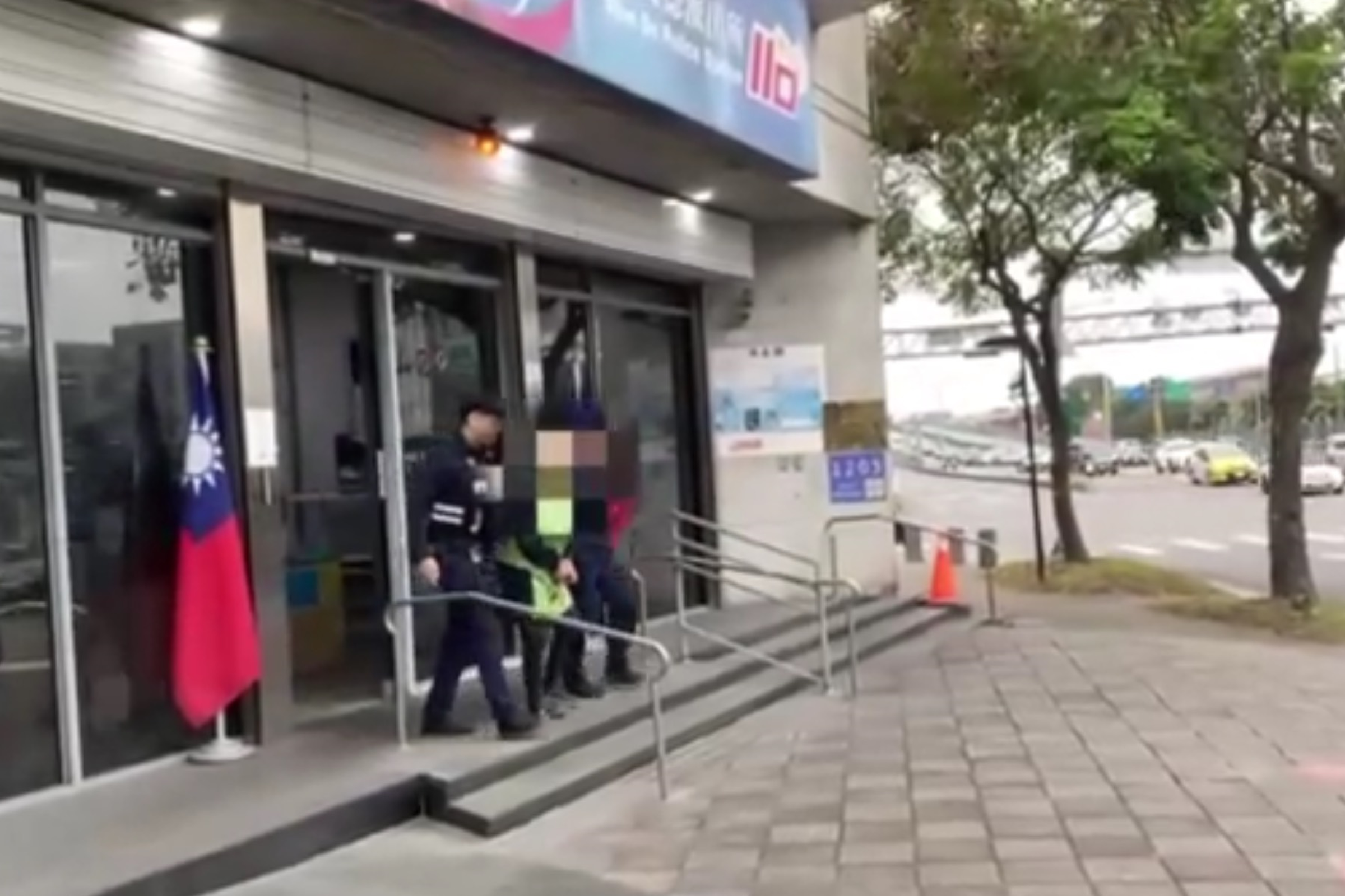 警方訊後將郭男依毒品罪送辦。(翻攝畫面)