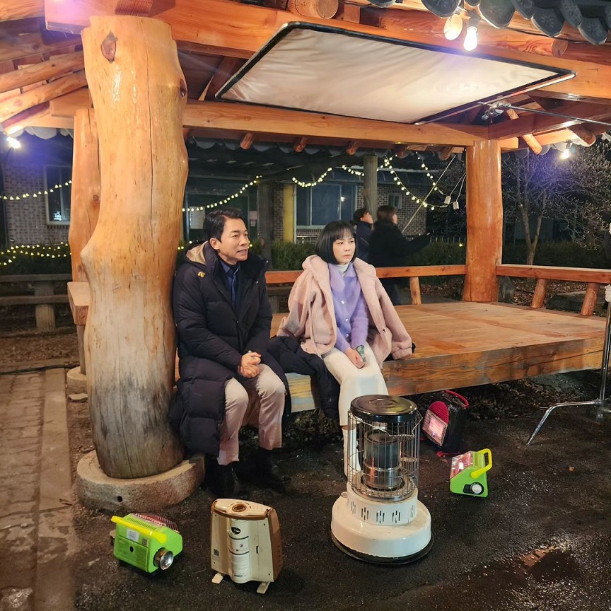 金正蘭和金永敏在《淚之女王》中有一段中年之戀。（翻攝自IG@kim_jungnan）