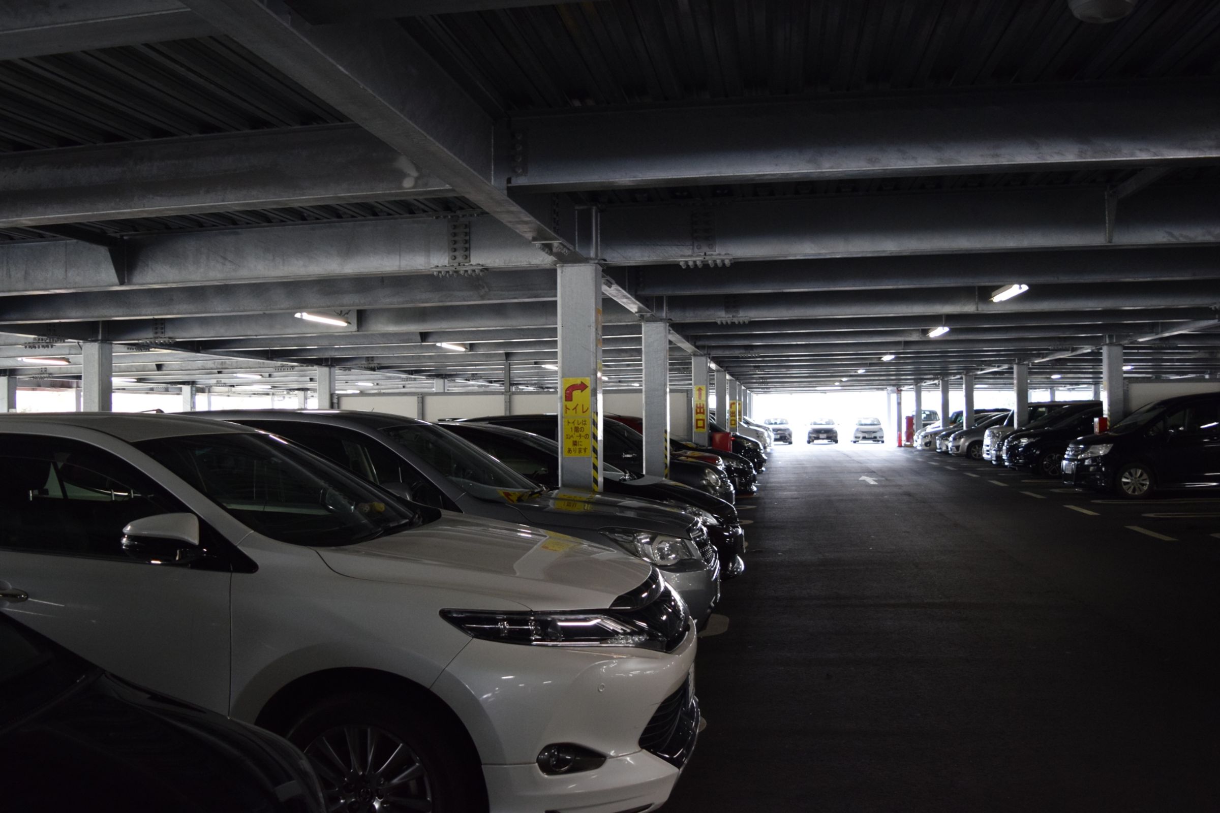 網友表示自家公寓地下停車場沒有專屬機車車位，通常是先到先停，卻被惡鄰強佔。（示意圖，photoAC）