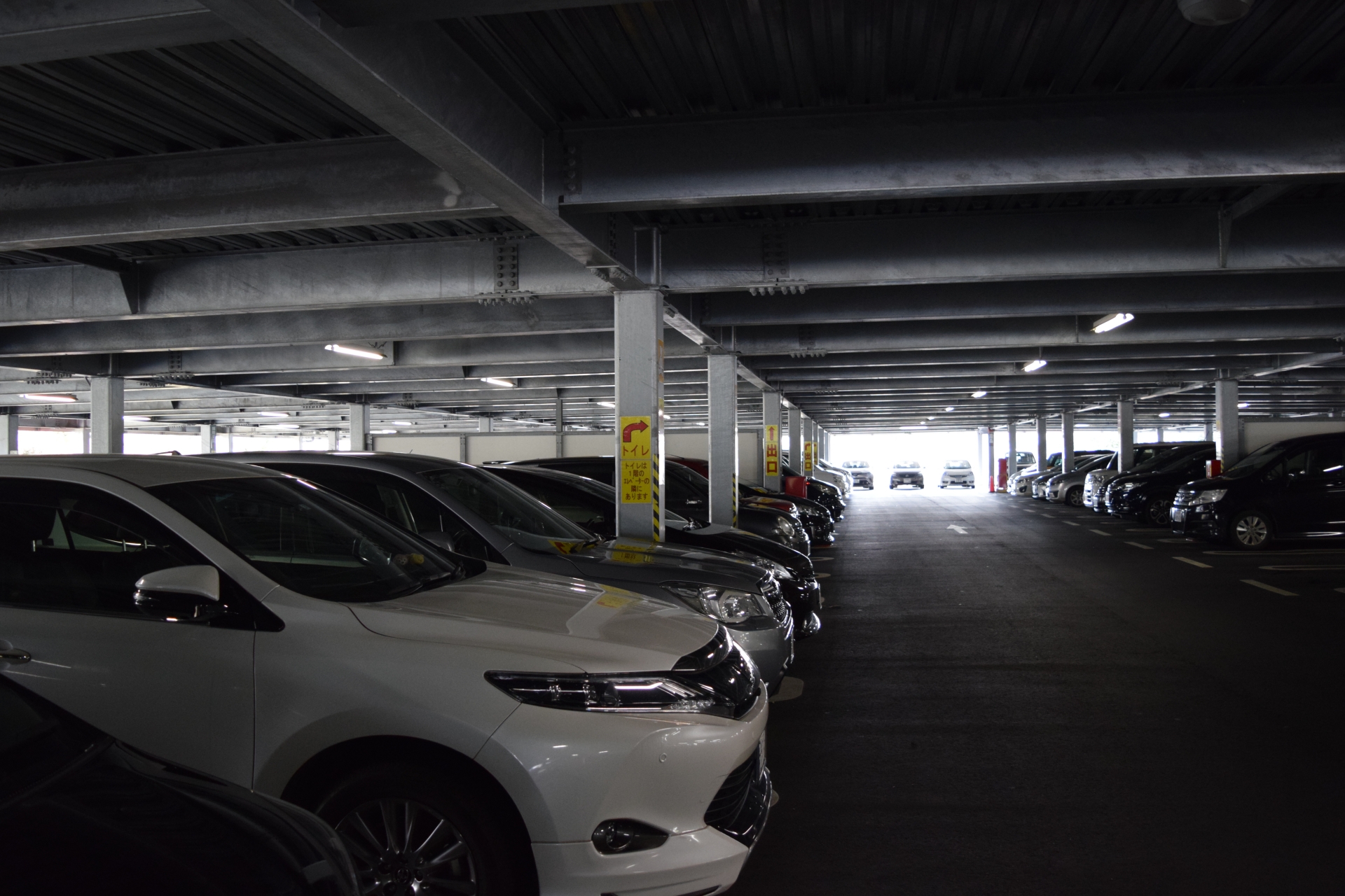 網友表示自家公寓地下停車場沒有專屬機車車位，通常是先到先停，卻被惡鄰強佔。（示意圖，photoAC）