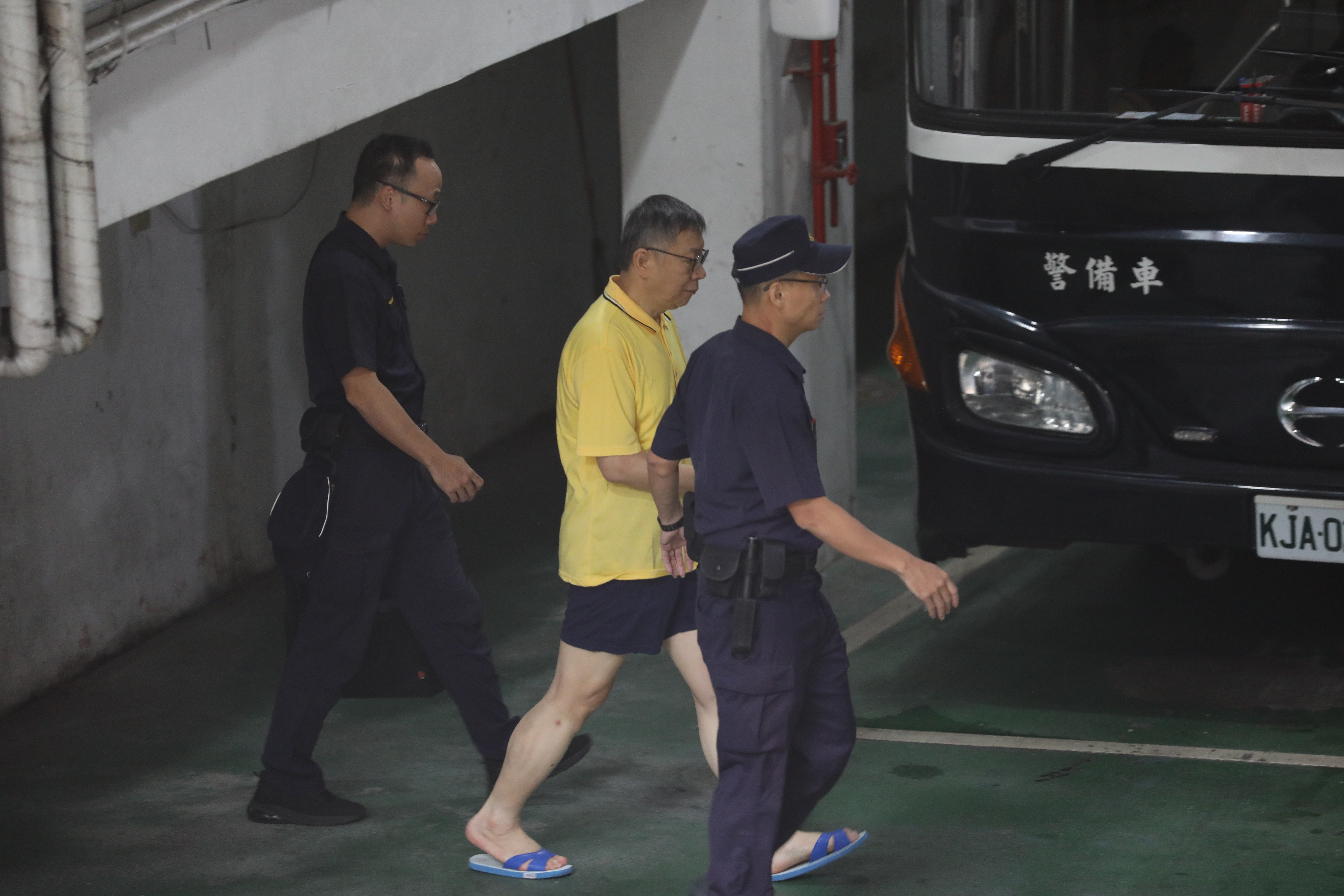 柯文哲因京華城案遭羈押禁見，無法出席國慶晚會，仍得到韓國瑜的關懷。（本刊資料照）
