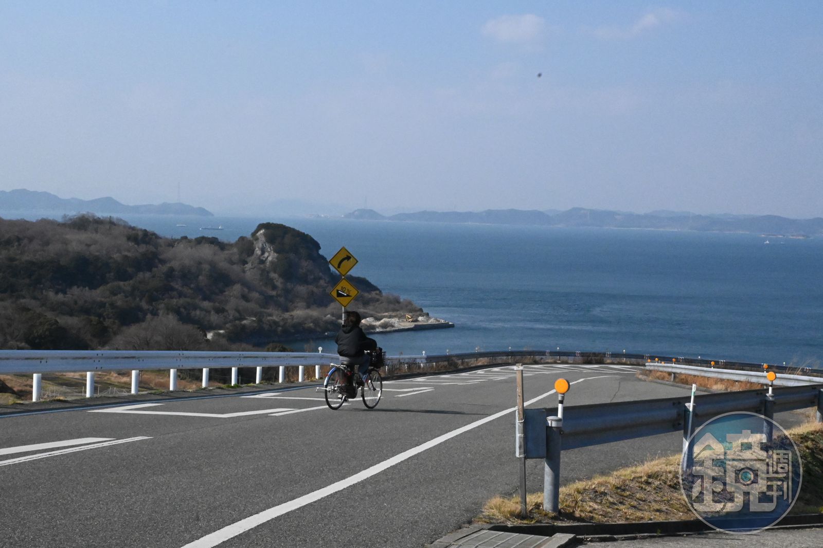 豐島自2010年起成為瀨戶內國際藝術祭會場,檀山矗立於島嶼中央,海拔標高約330公尺,山麓則唐櫃之湧水滋潤著梯田。