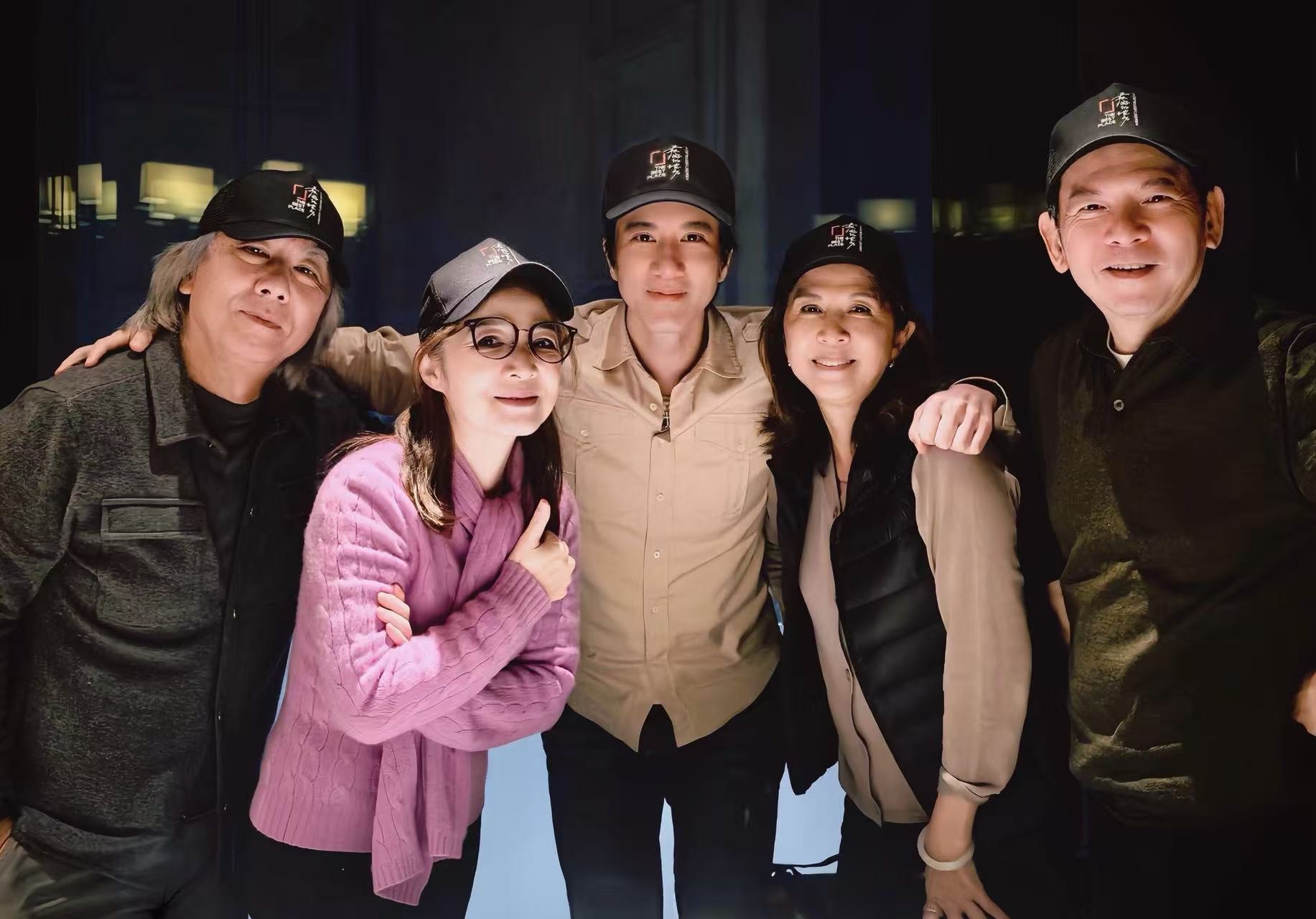 王力宏與李壽全夫妻、李建復夫妻也同桌共聚。(西東音樂提供)