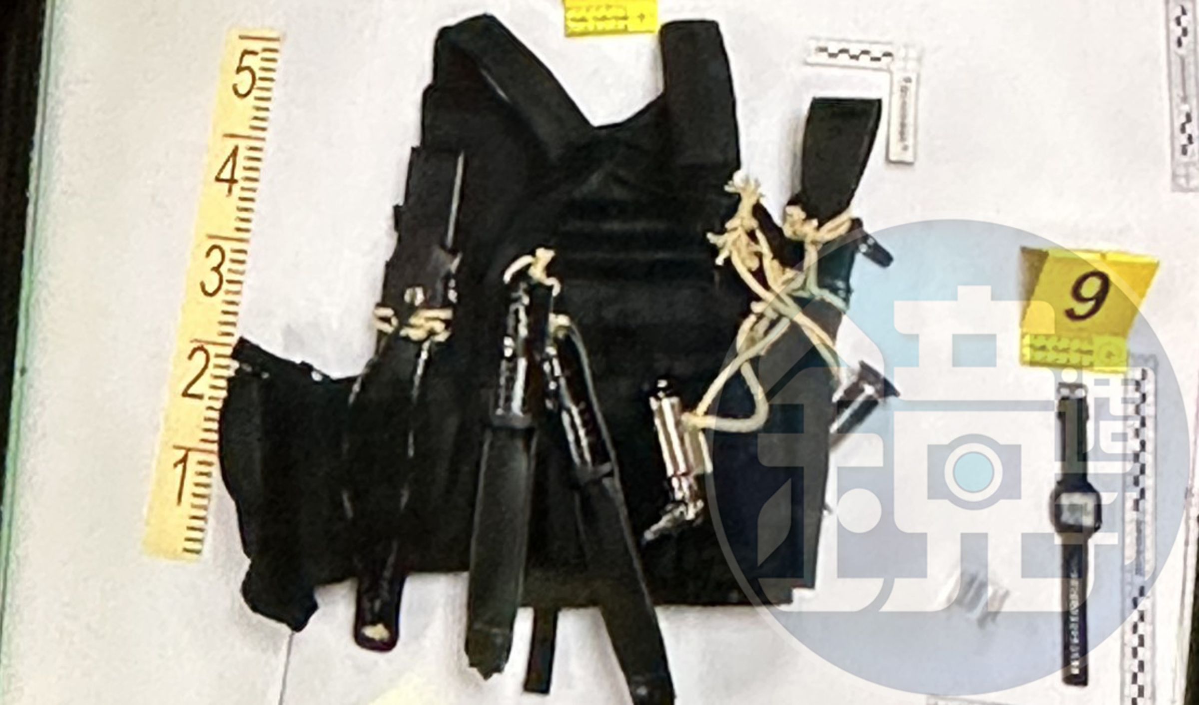 檢警起獲張文犯案工具。（翻攝畫面）