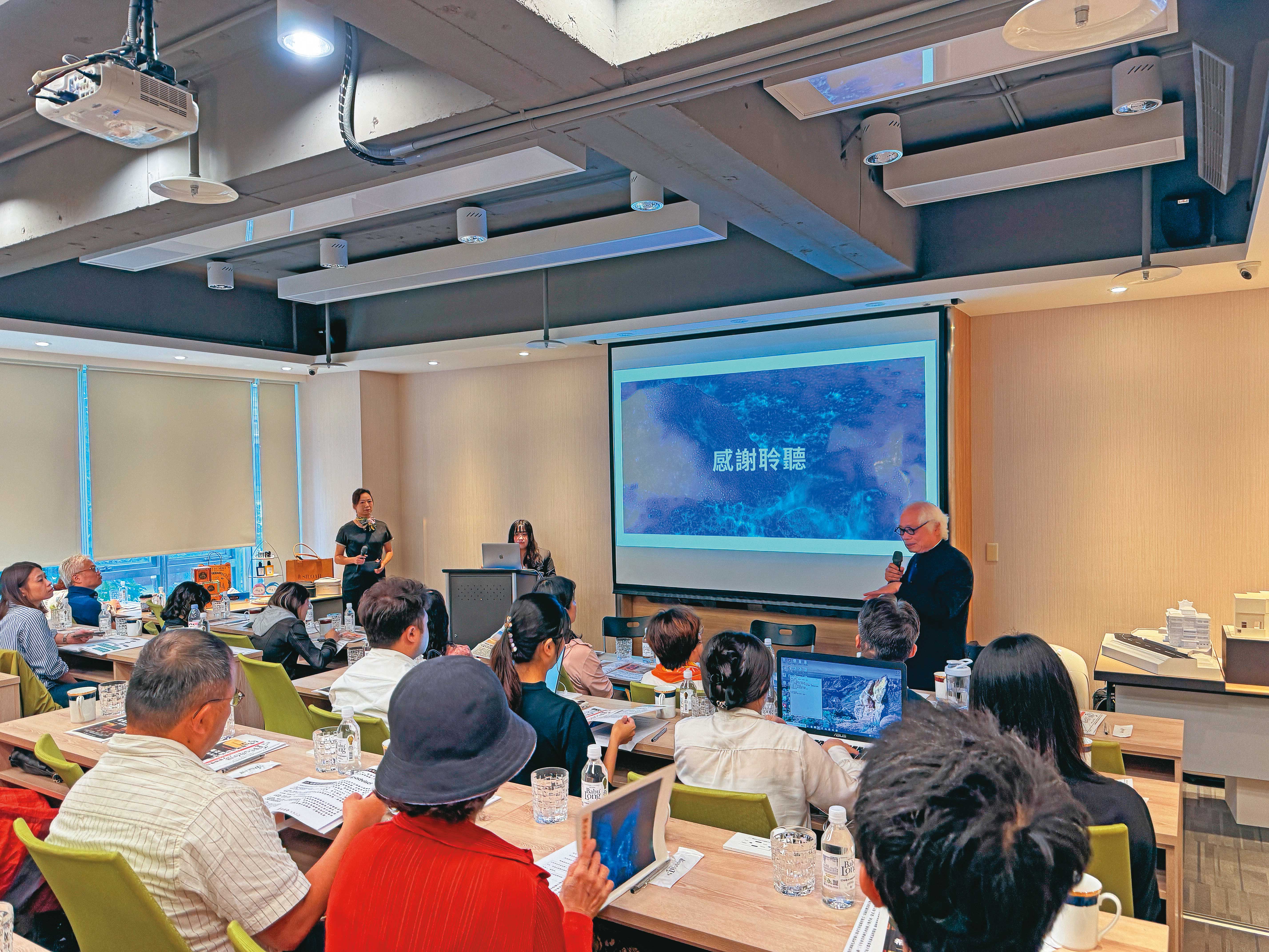 近期戴勝通為募集資金積極奔走，雙十節前夕，還在台北舉行了一場投資說明會。